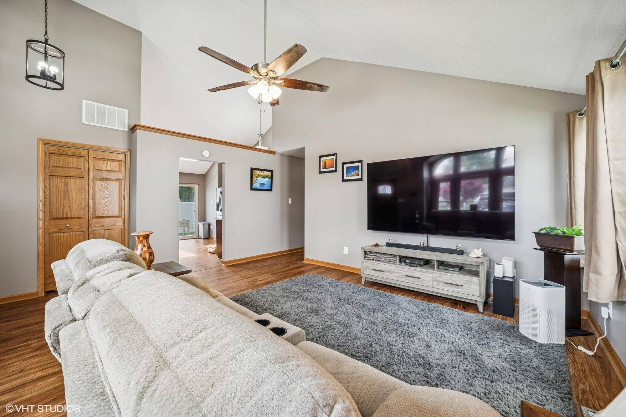 Hobart, IN 46342,132 Pembroke DR