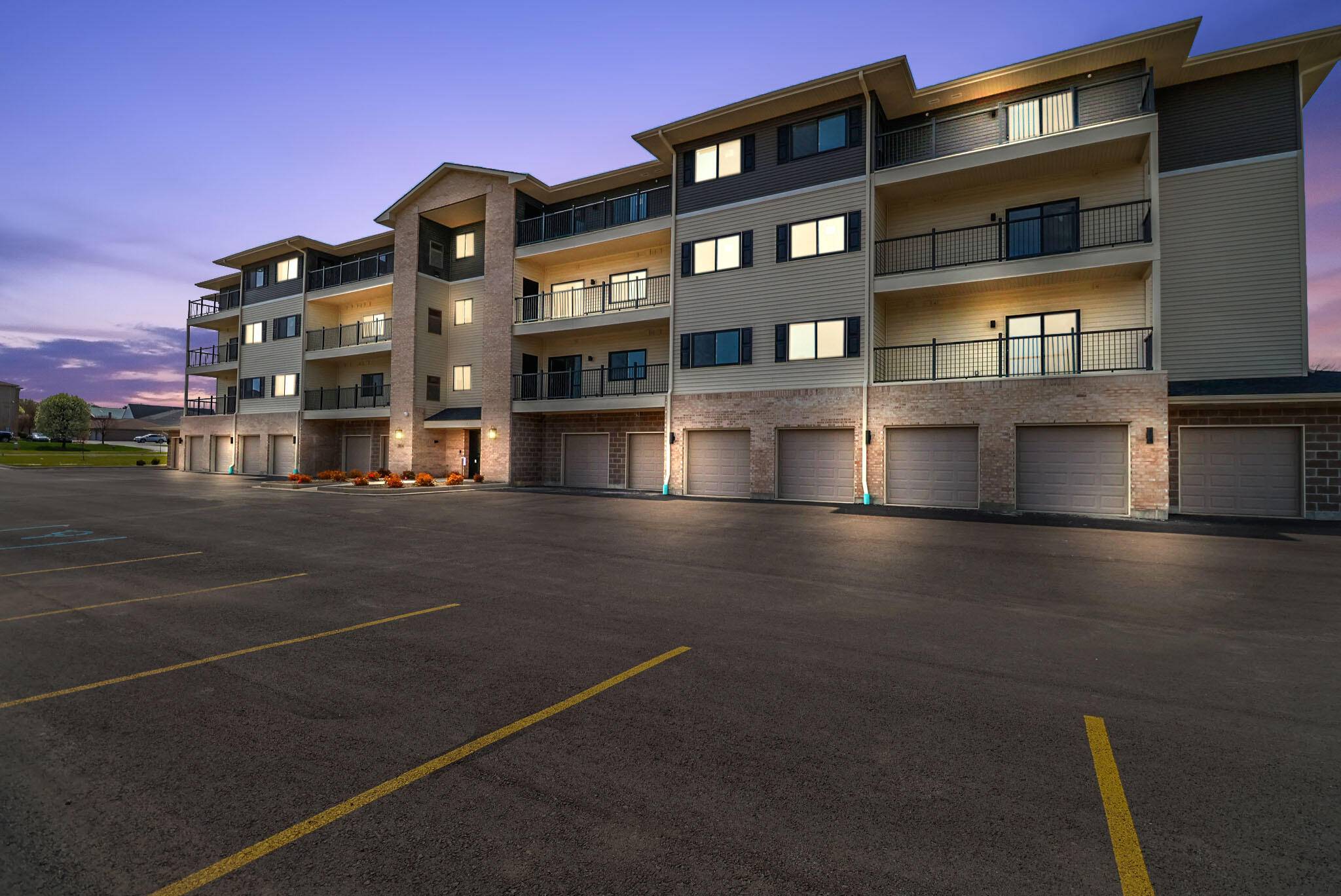 Merrillville, IN 46410,2034 W 75th PL #36