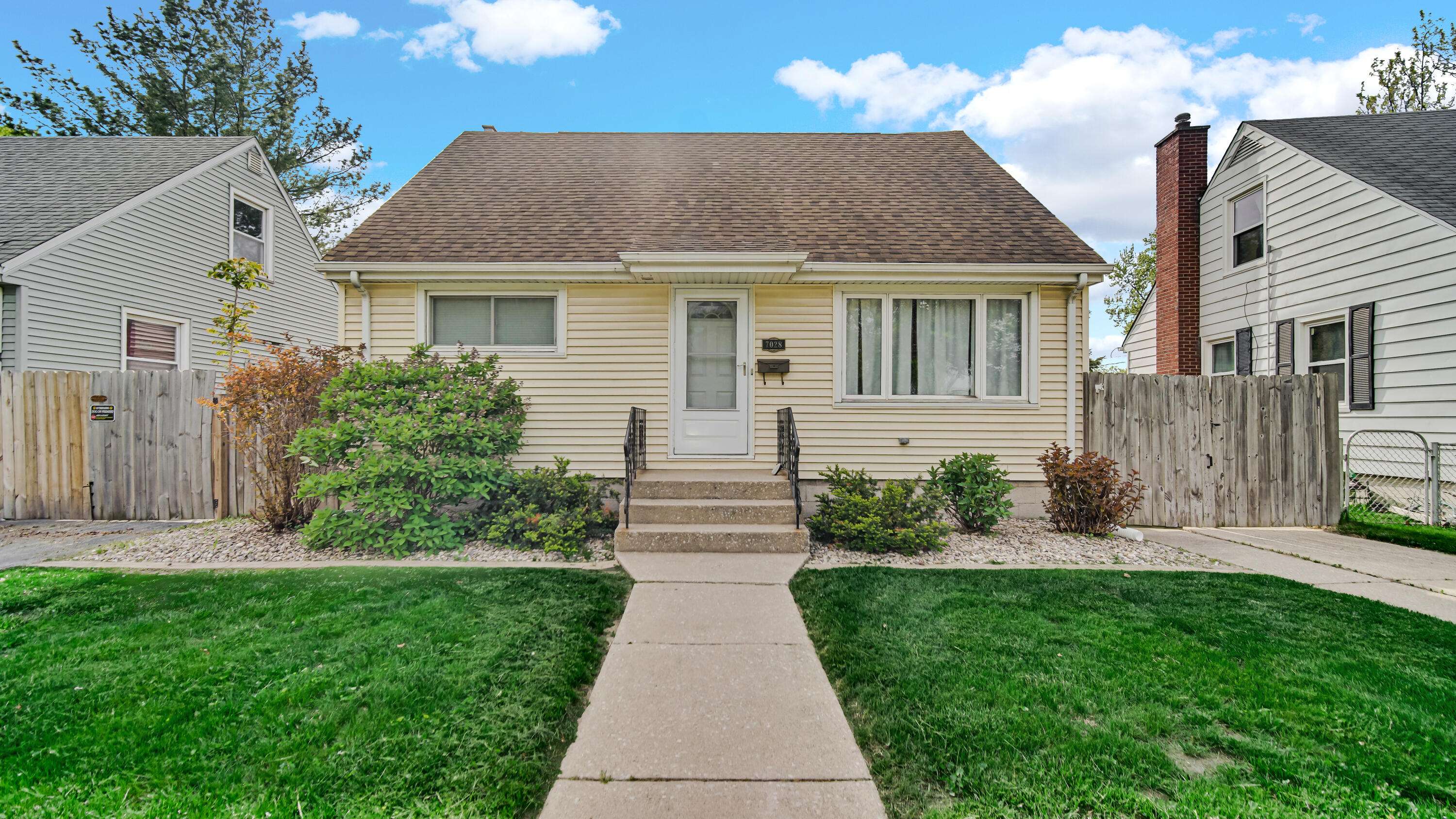 Hammond, IN 46324,7028 Beech AVE
