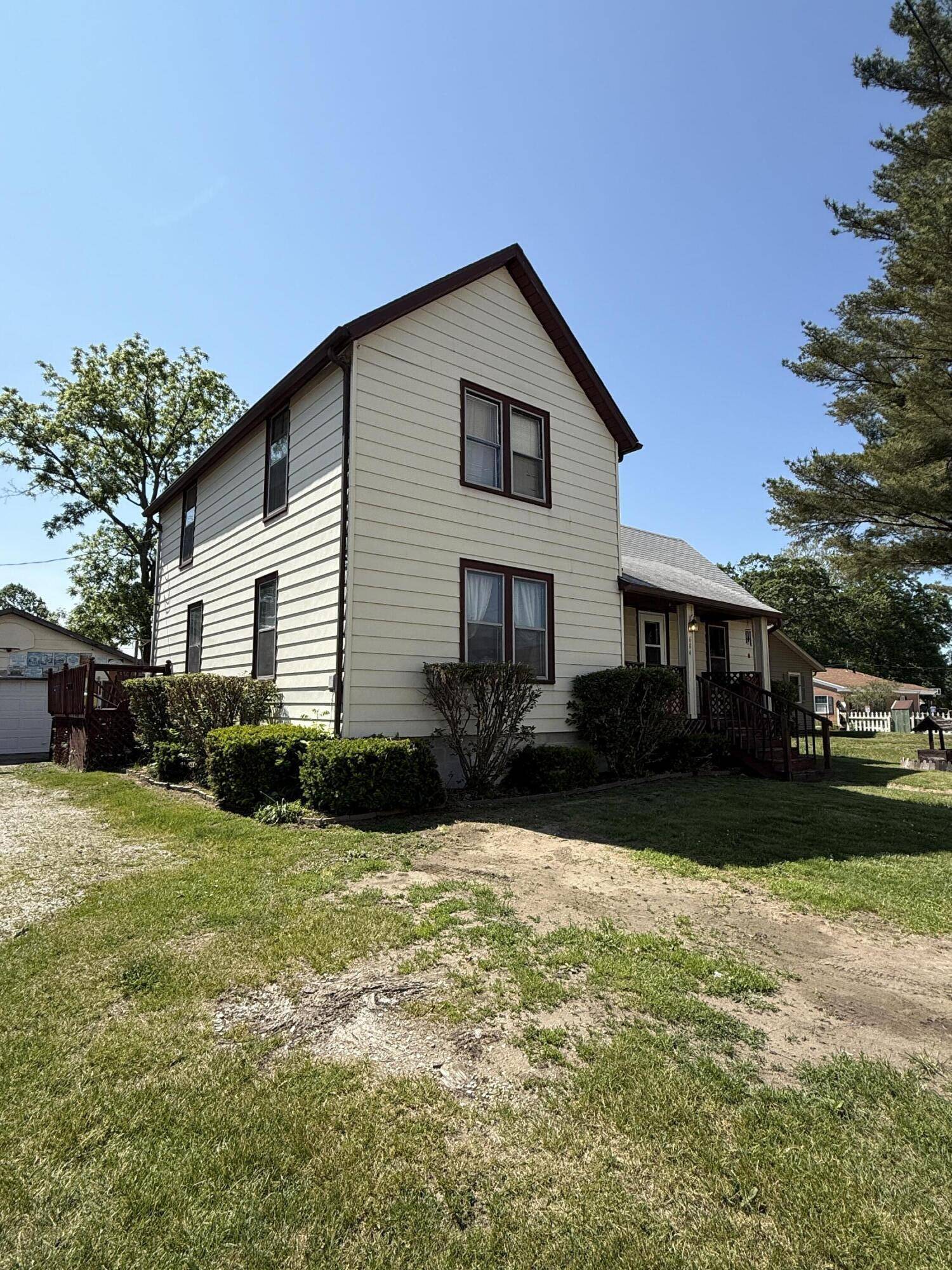 Kouts, IN 46347,604 S Maple ST