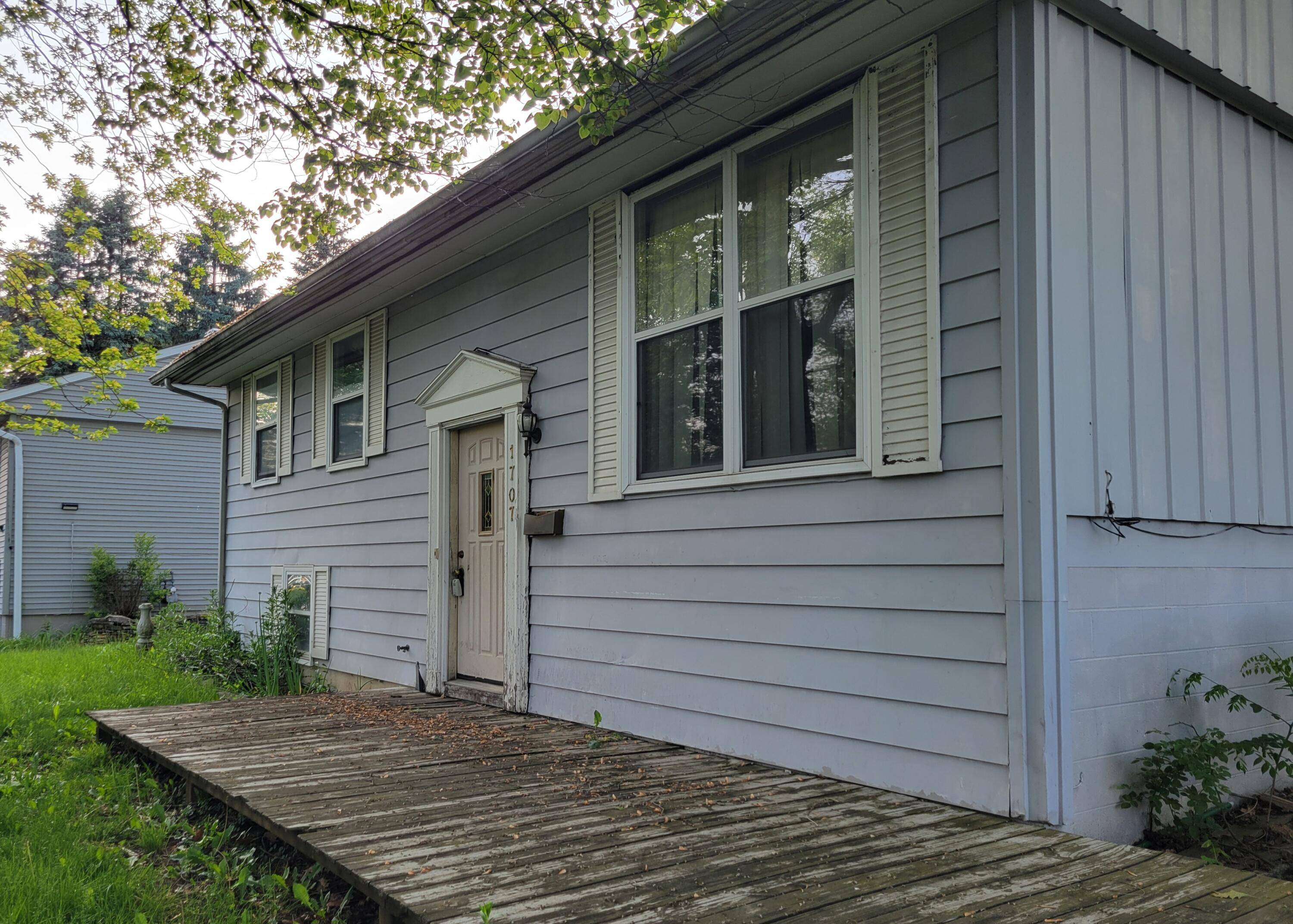 Valparaiso, IN 46383,1707 E Chicago ST