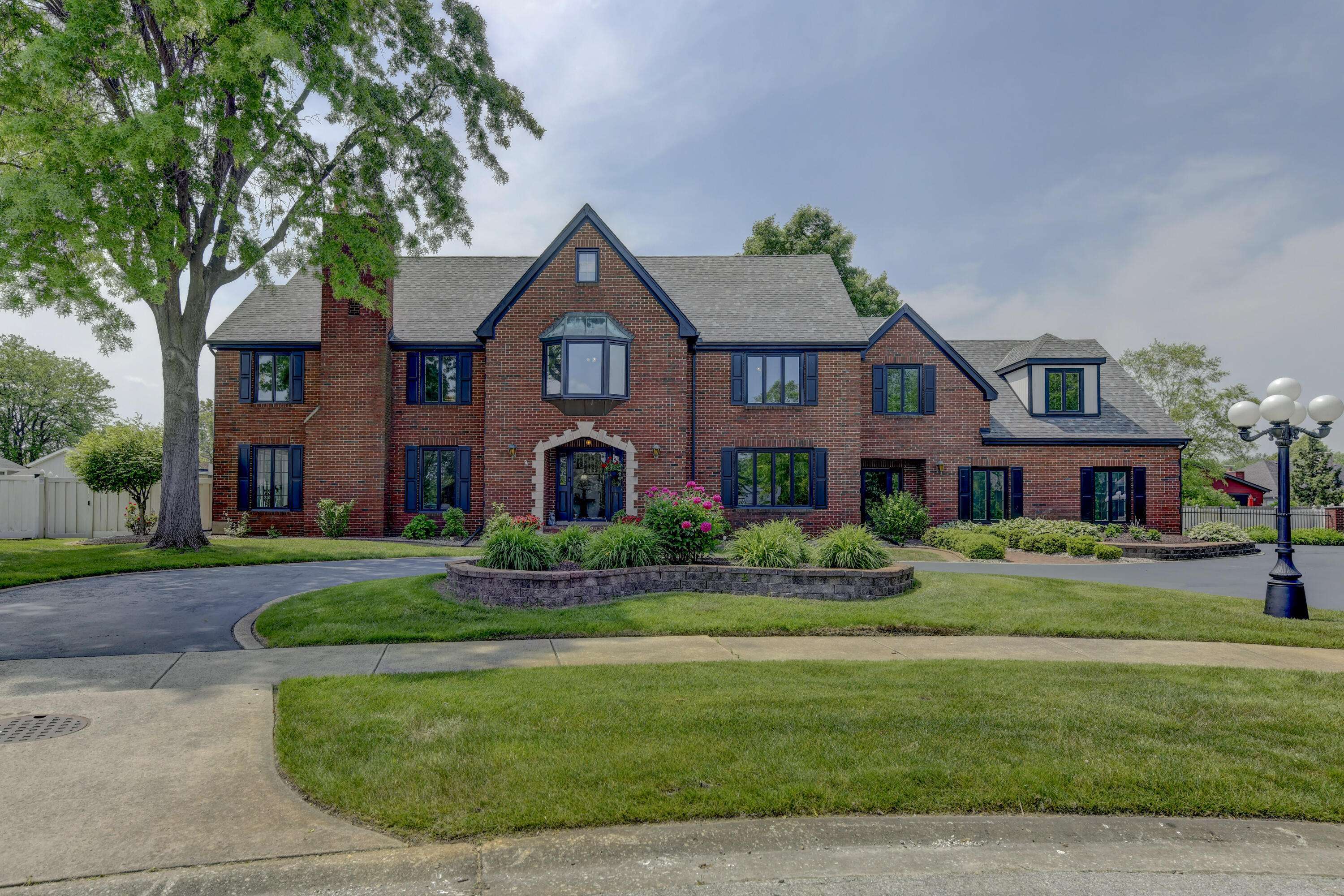 Munster, IN 46321,9814 Rose LN