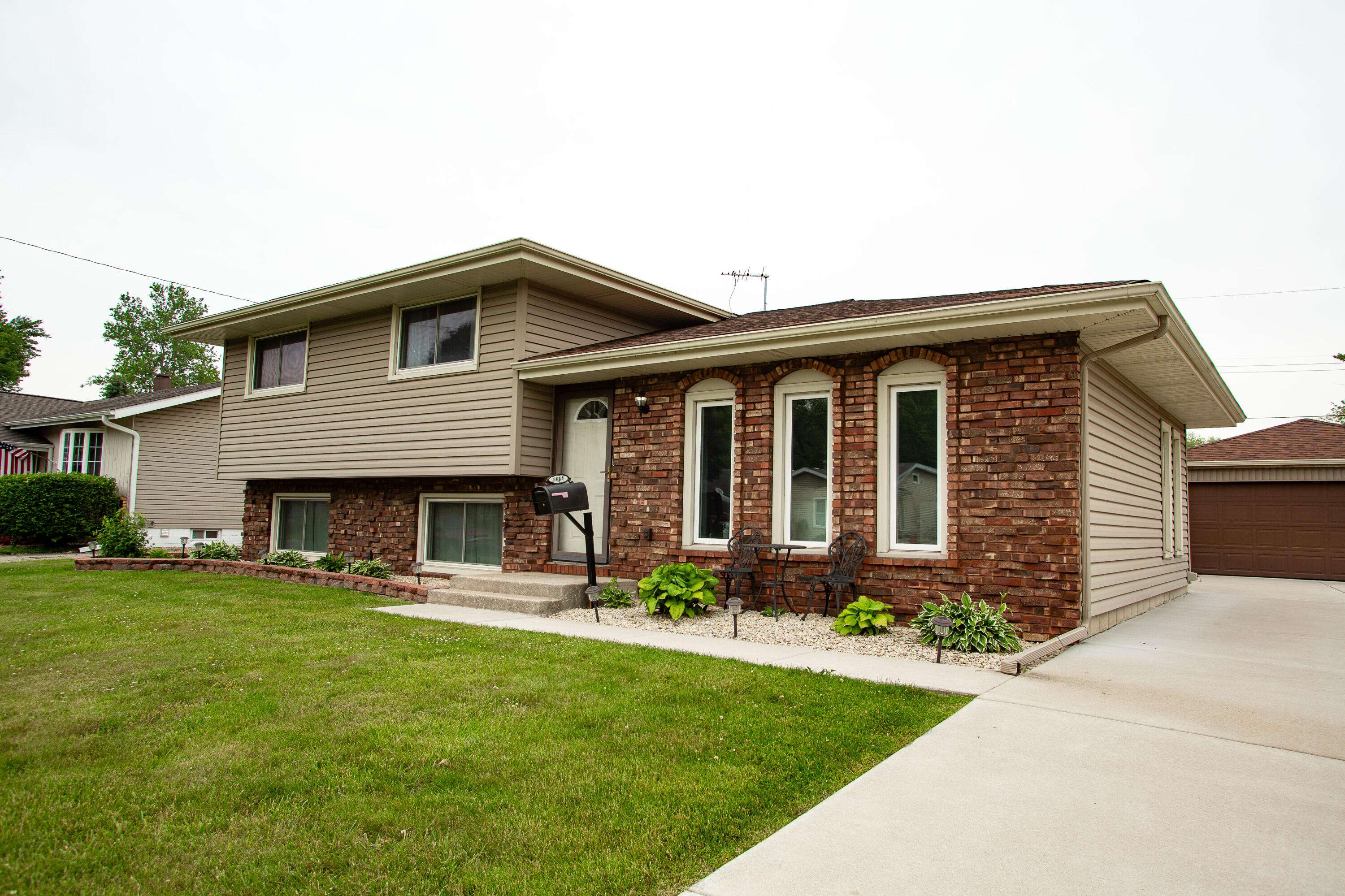 Hobart, IN 46342,1455 Swift ST