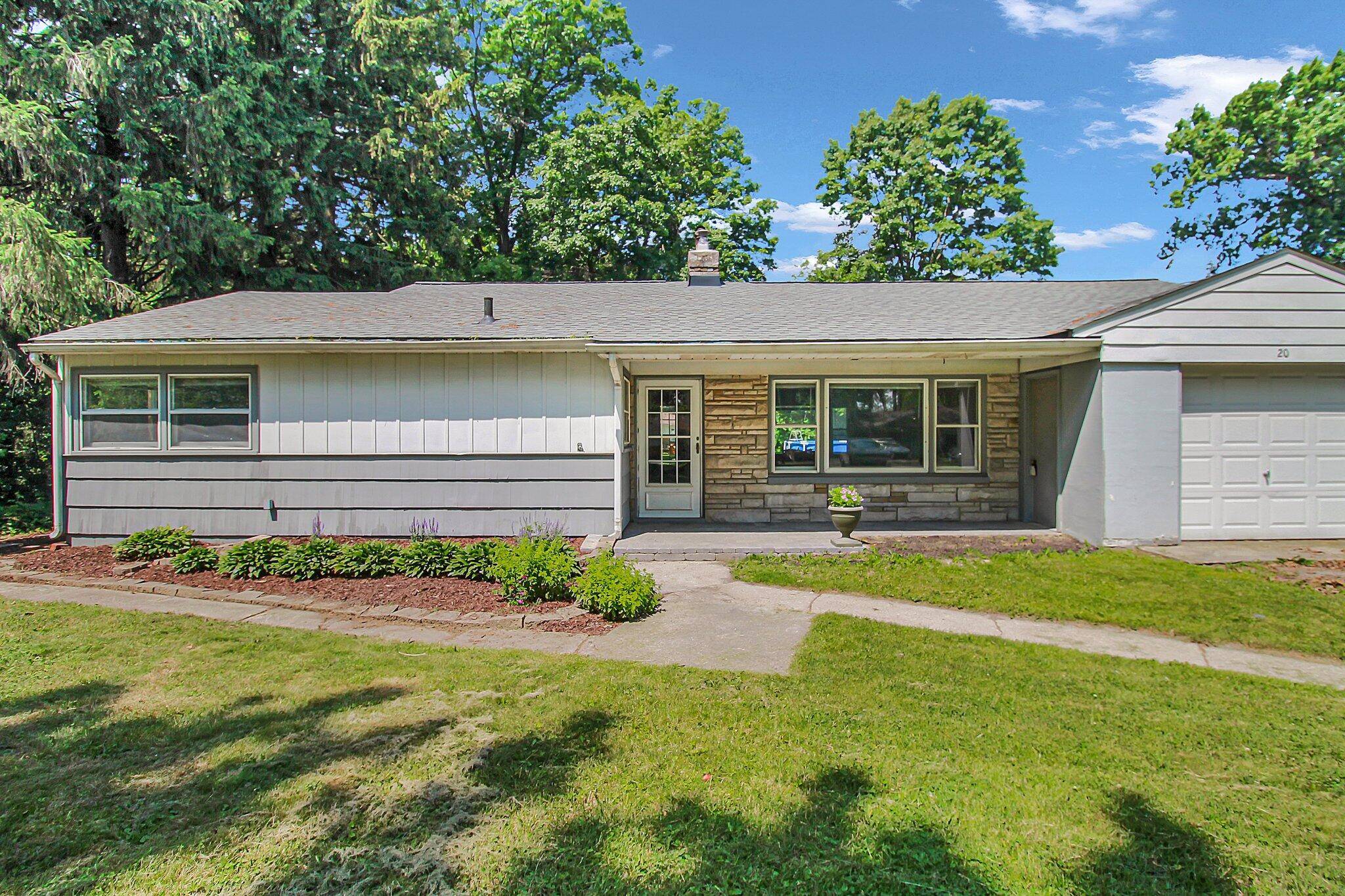 Hobart, IN 46342,20 Fraser LN