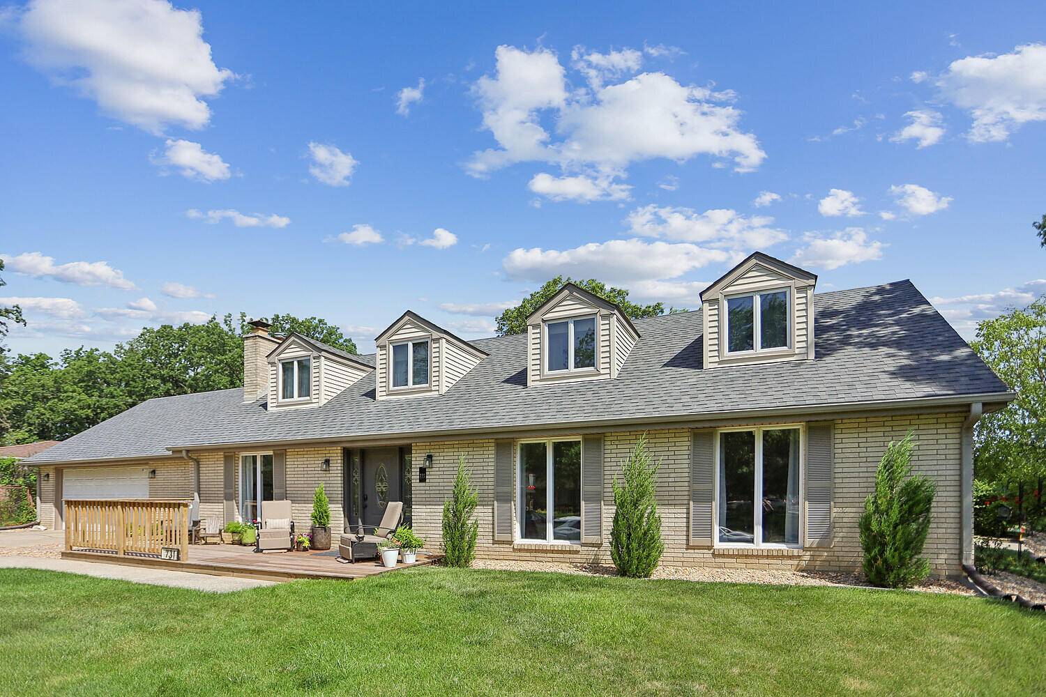 Dyer, IN 46311,731 Schilling DR