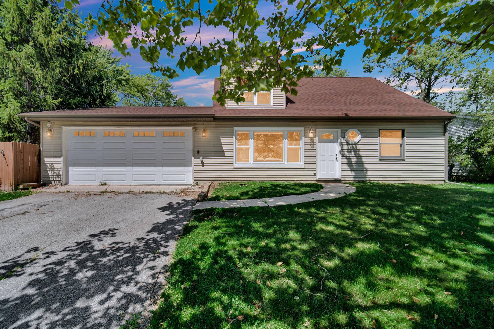 Valparaiso, IN 46385,726 Acadia RD