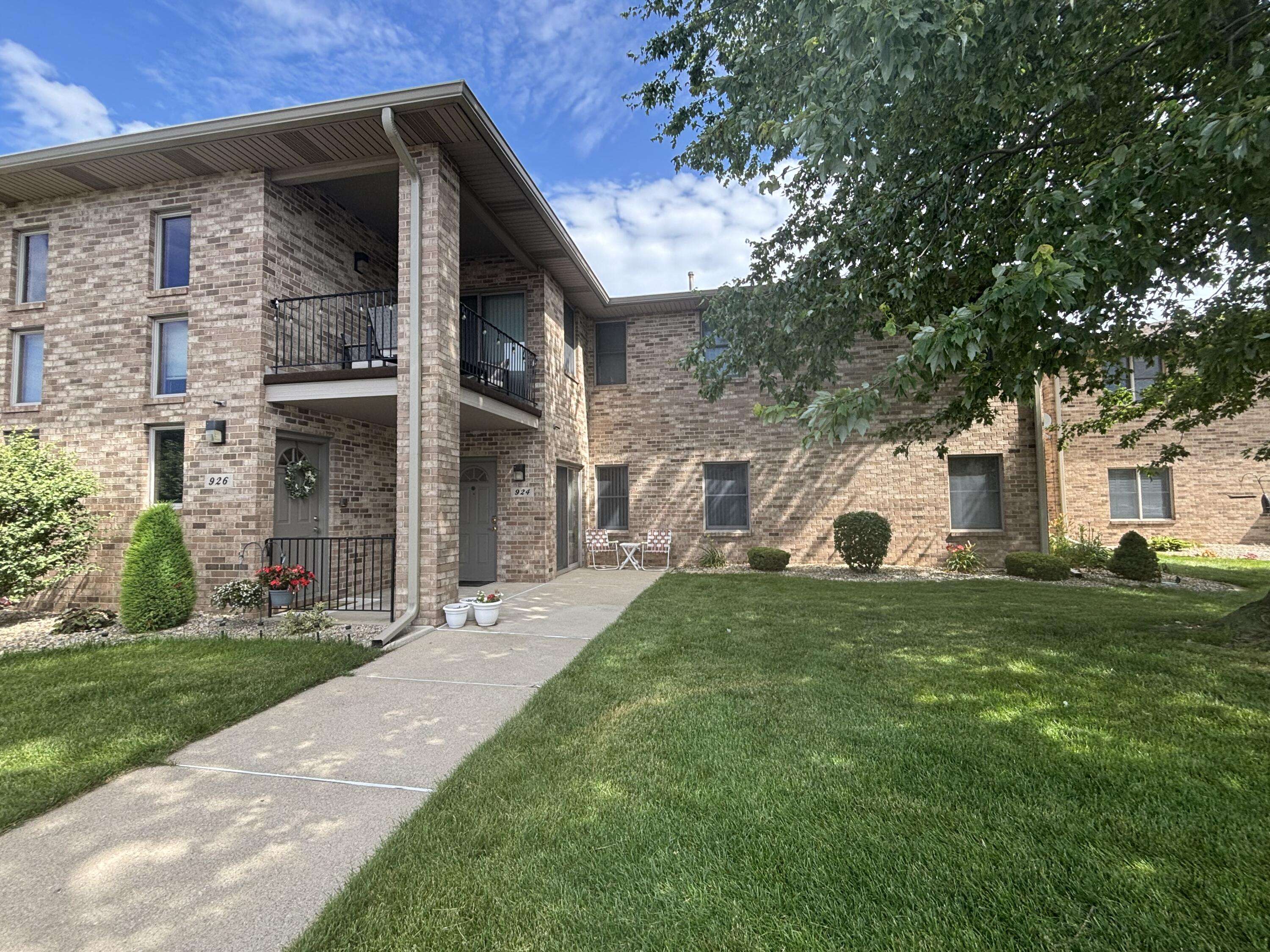 Crown Point, IN 46307,924 Elm DR