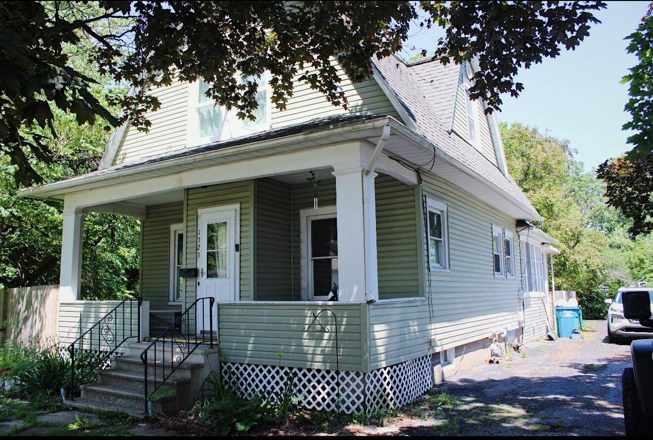 La Porte, IN 46350,1323 2nd ST