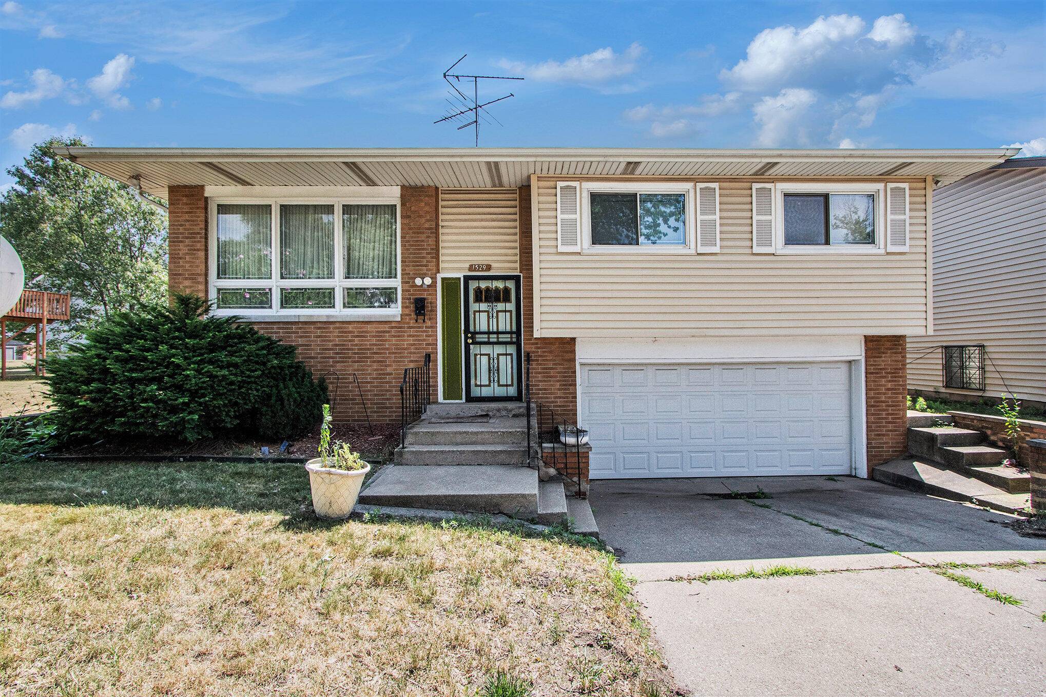 Gary, IN 46406,1529 Hovey ST