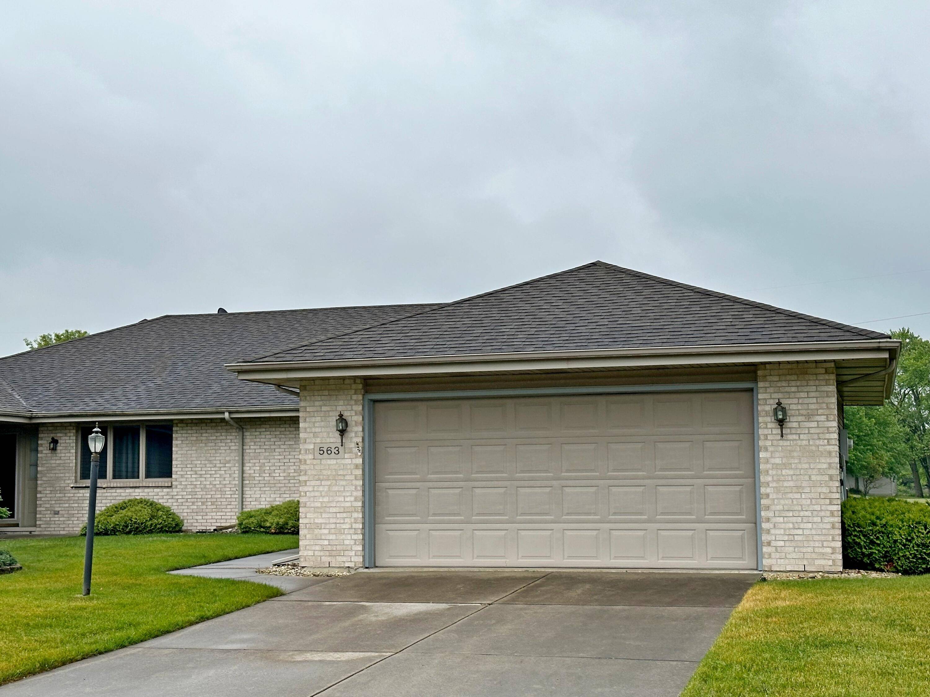 Hobart, IN 46342,563 Hidden Oak DR