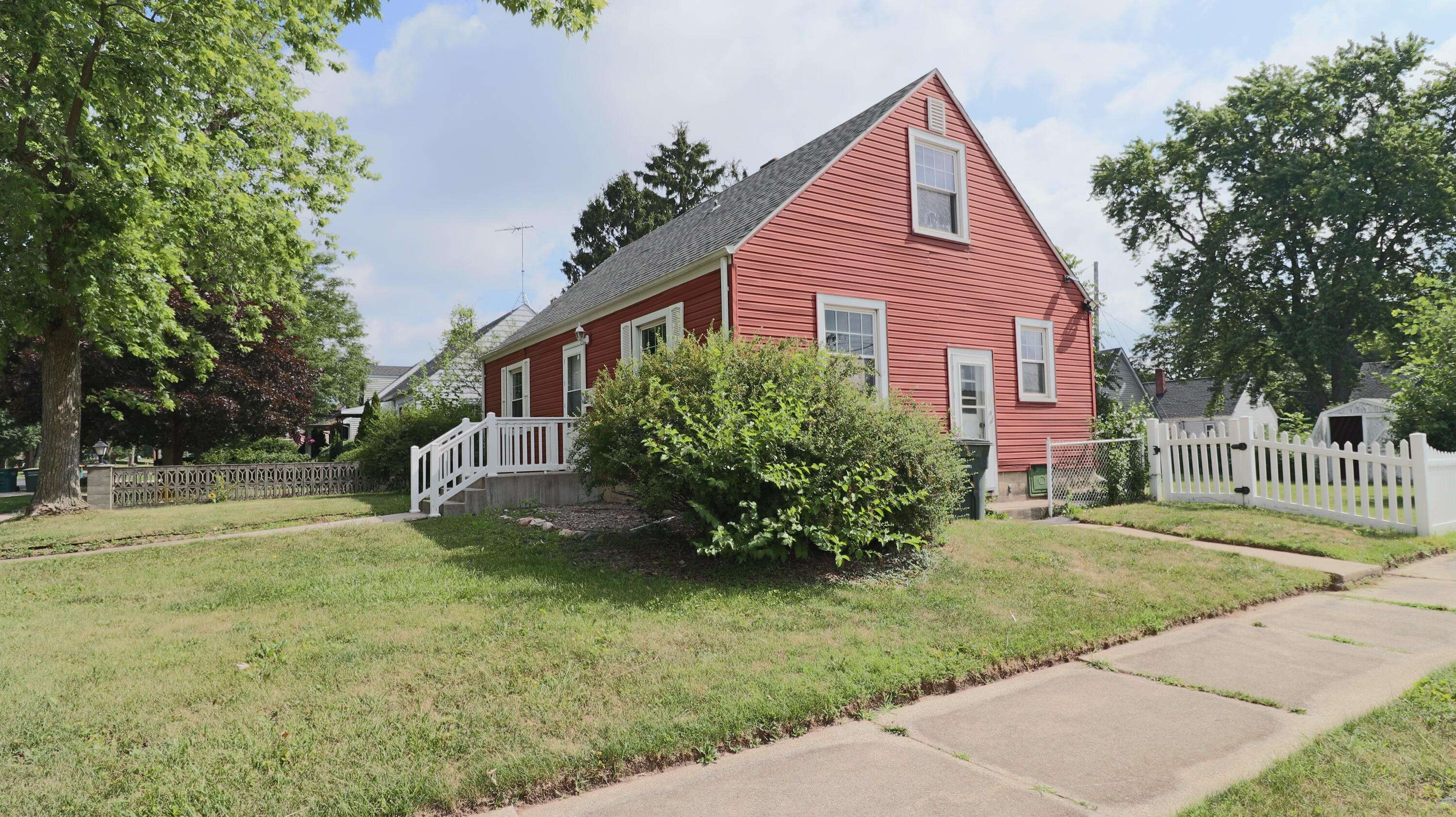 Valparaiso, IN 46383,1102 Lafayette ST