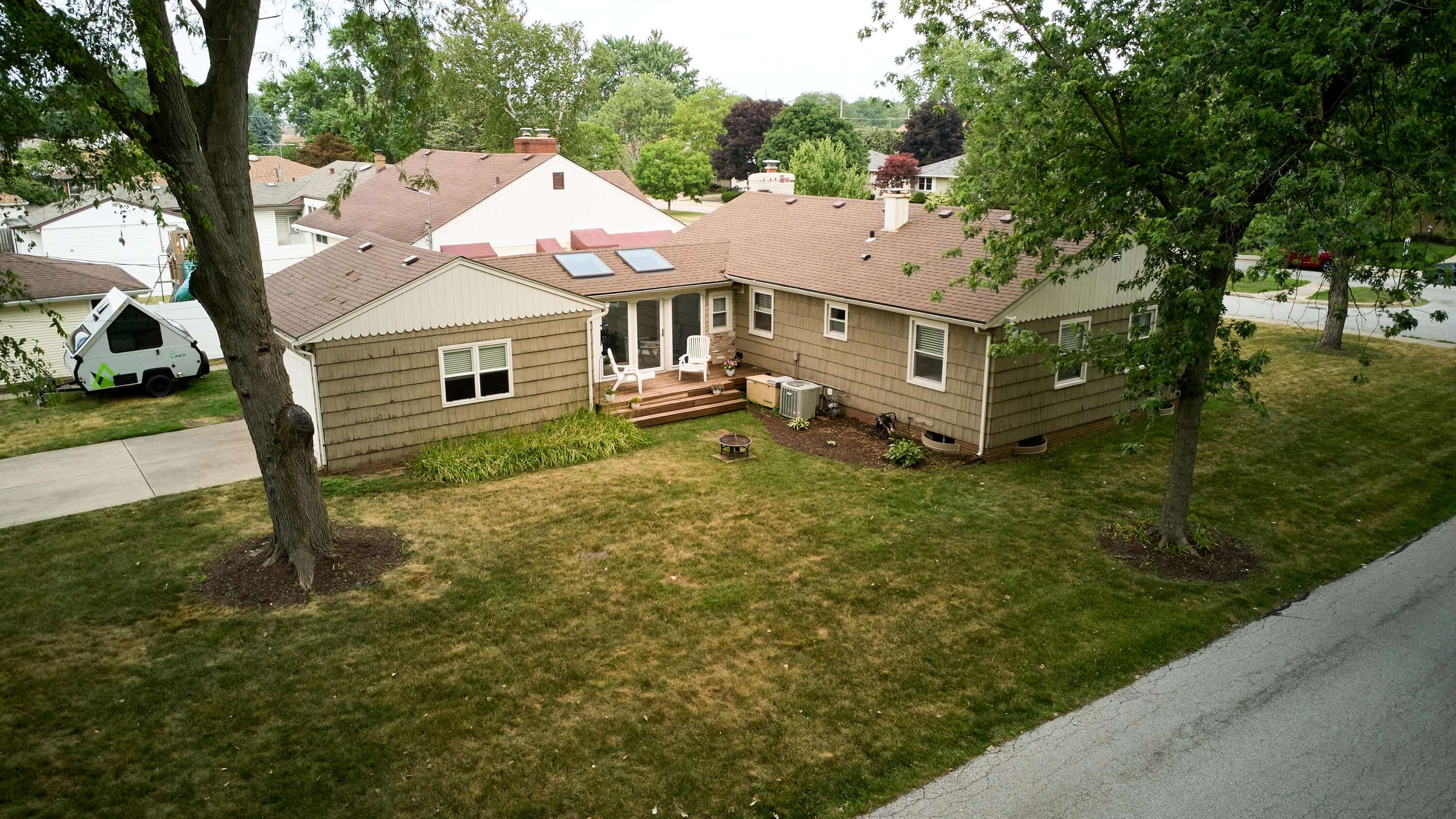 Highland, IN 46322,8952 Branton AVE