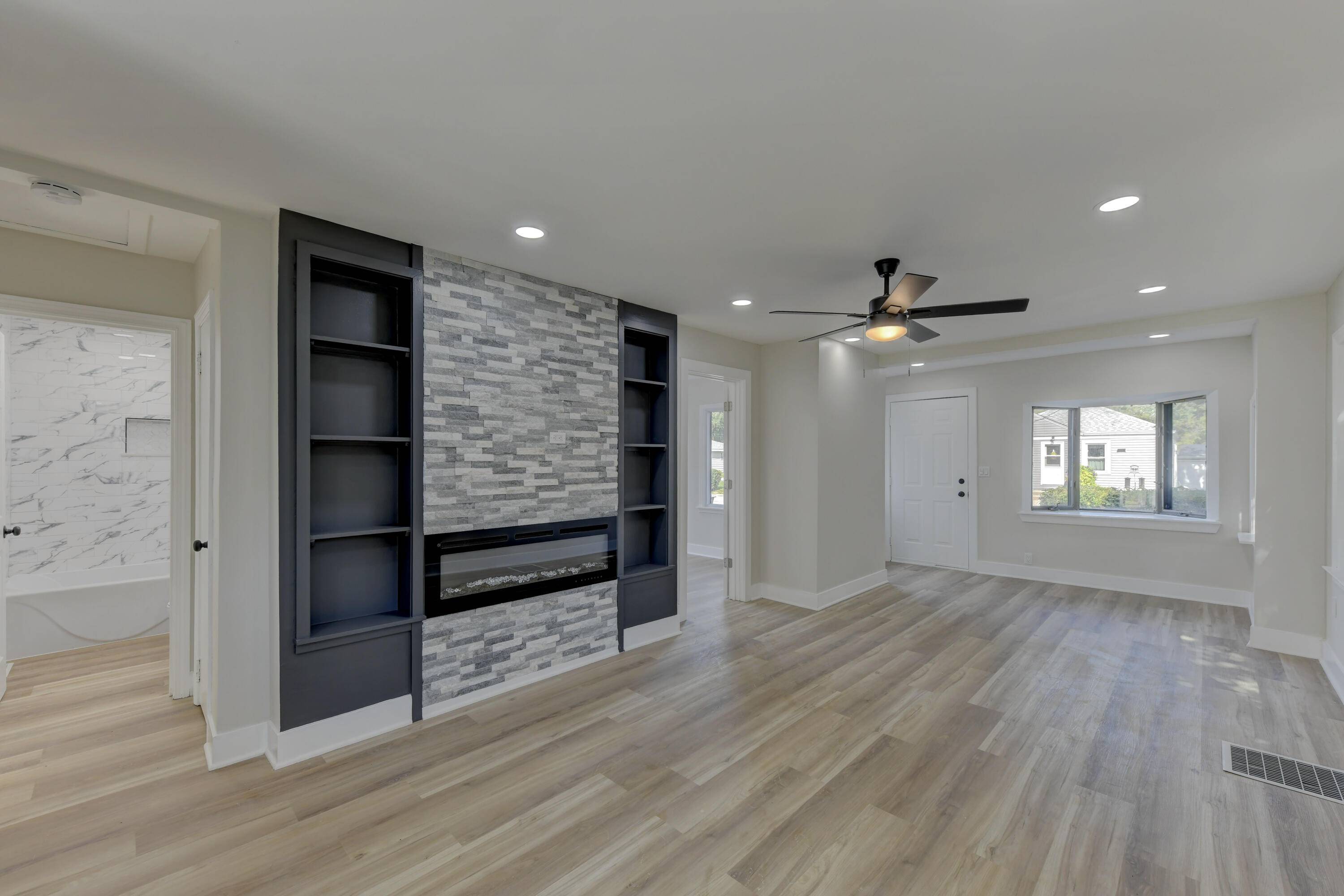 Valparaiso, IN 46383,824 Elm ST