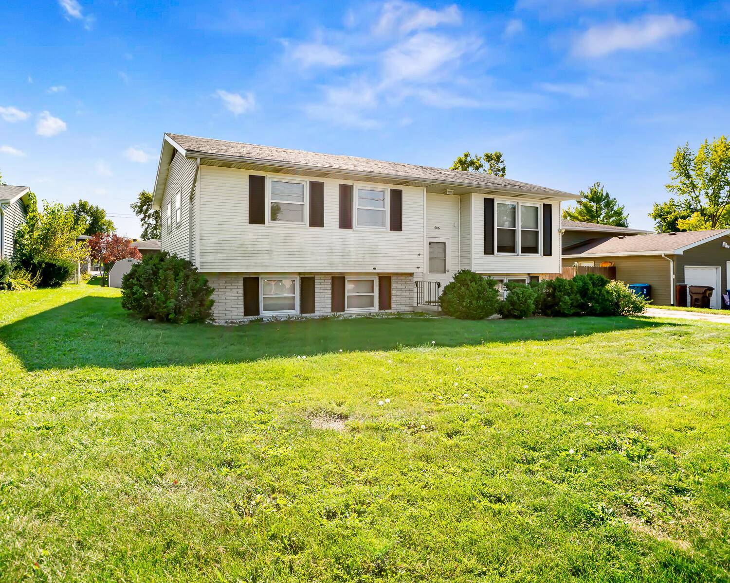 Hebron, IN 46341,606 W Sigler ST