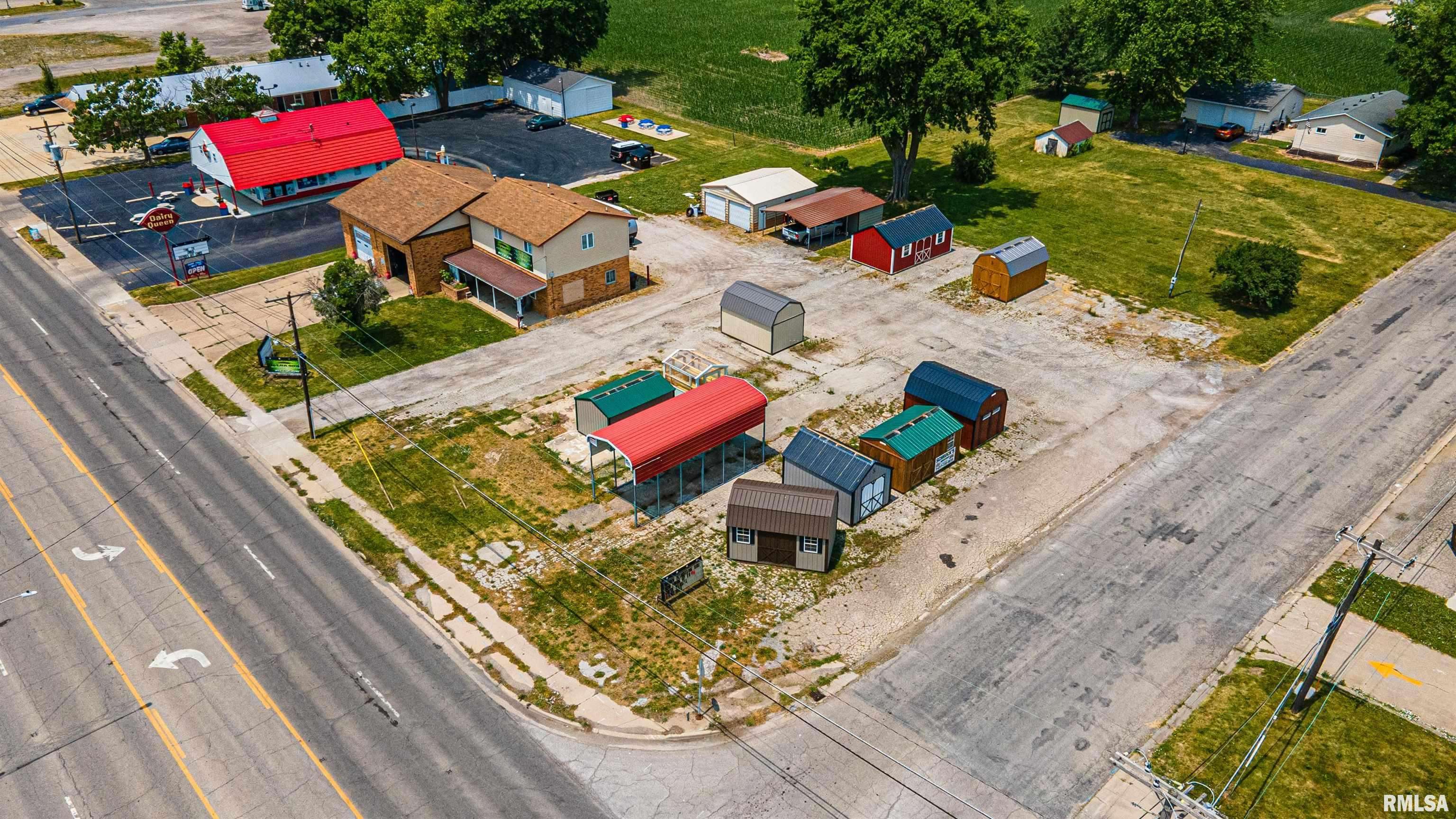 Lincoln, IL 62656,912 WOODLAWN RD