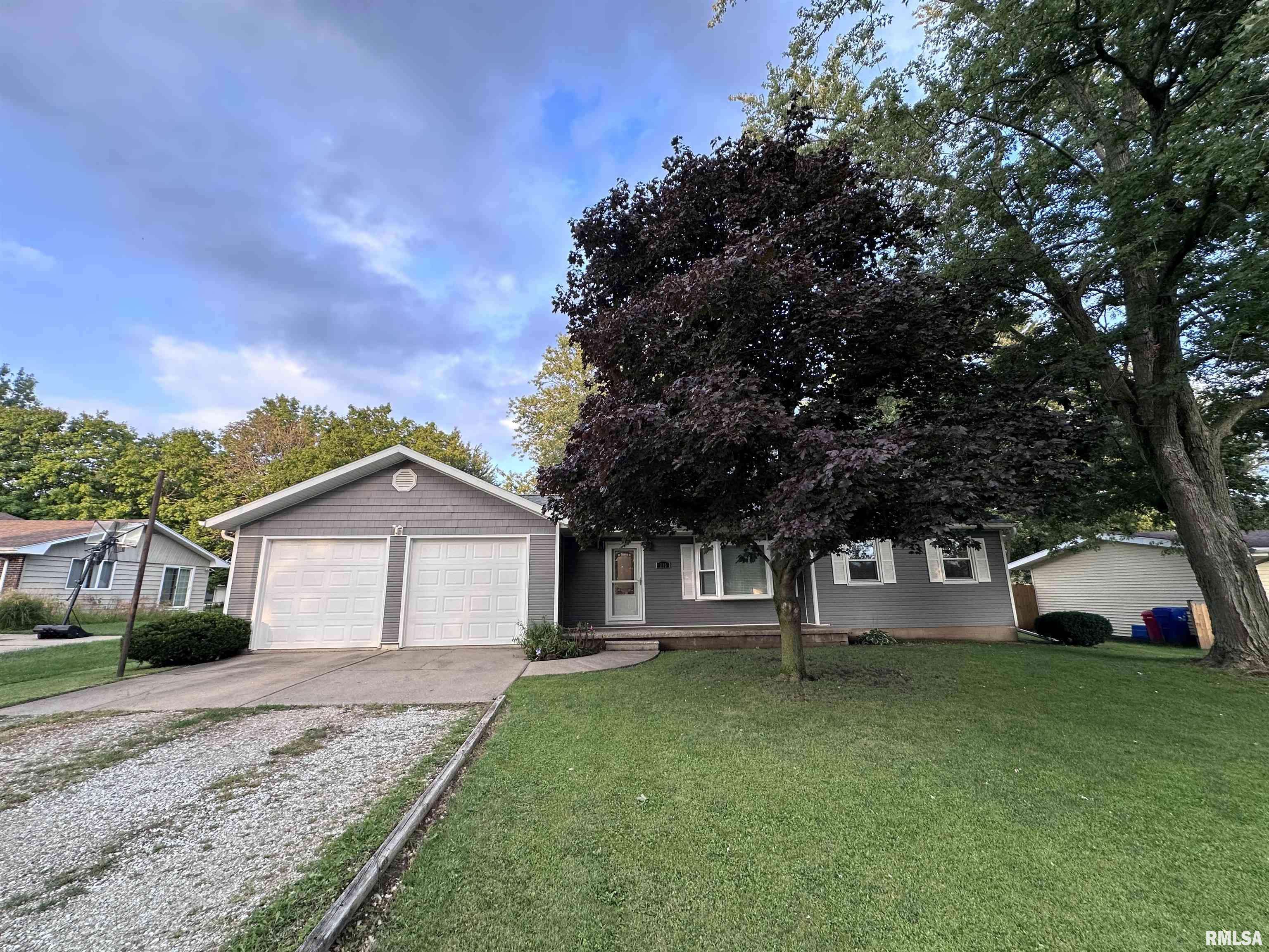 Elmwood, IL 61529,215 N HOLLY ST