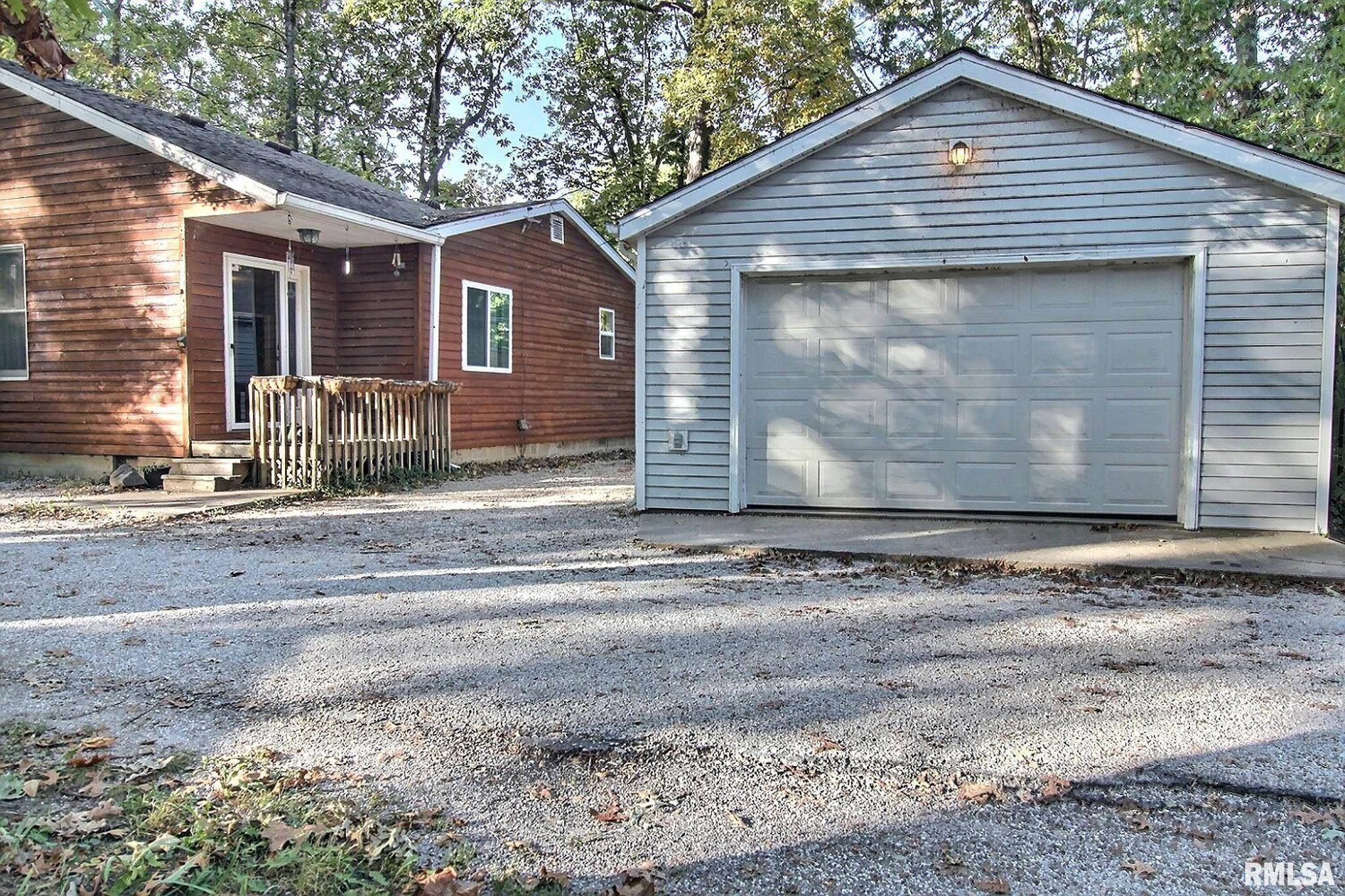 Girard, IL 62640,15932 SPRUCE LN