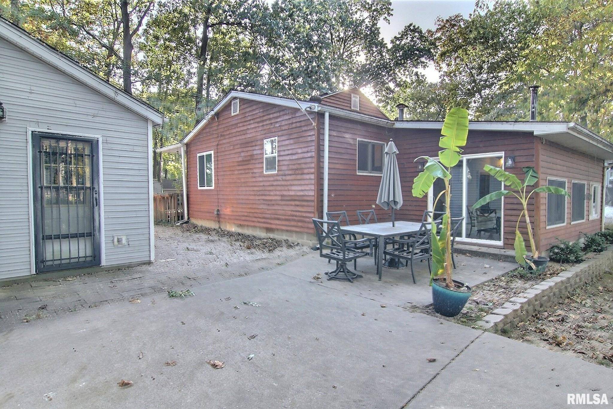 Girard, IL 62640,15932 SPRUCE LN