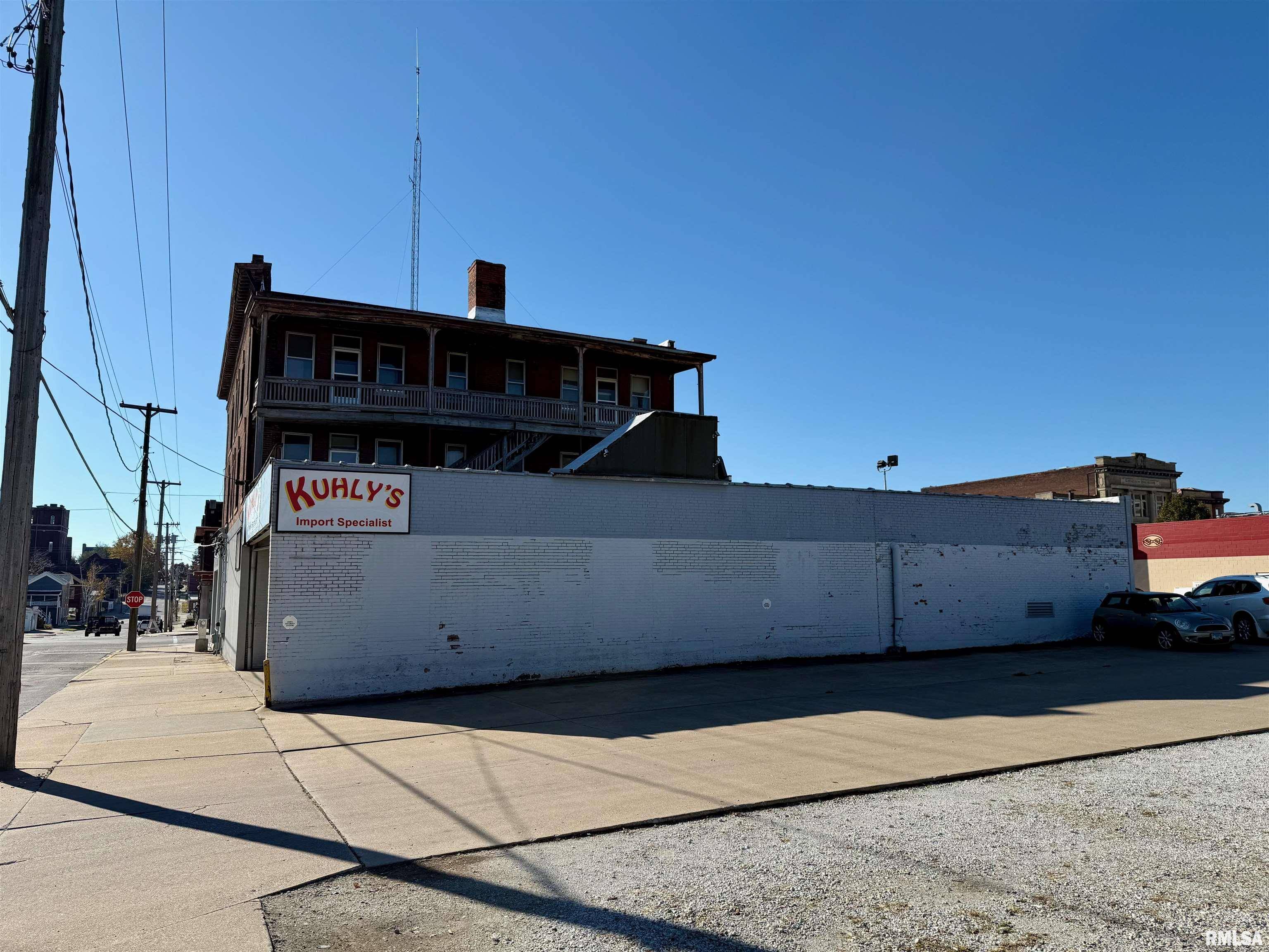 Quincy, IL 62301,831 Maine ST