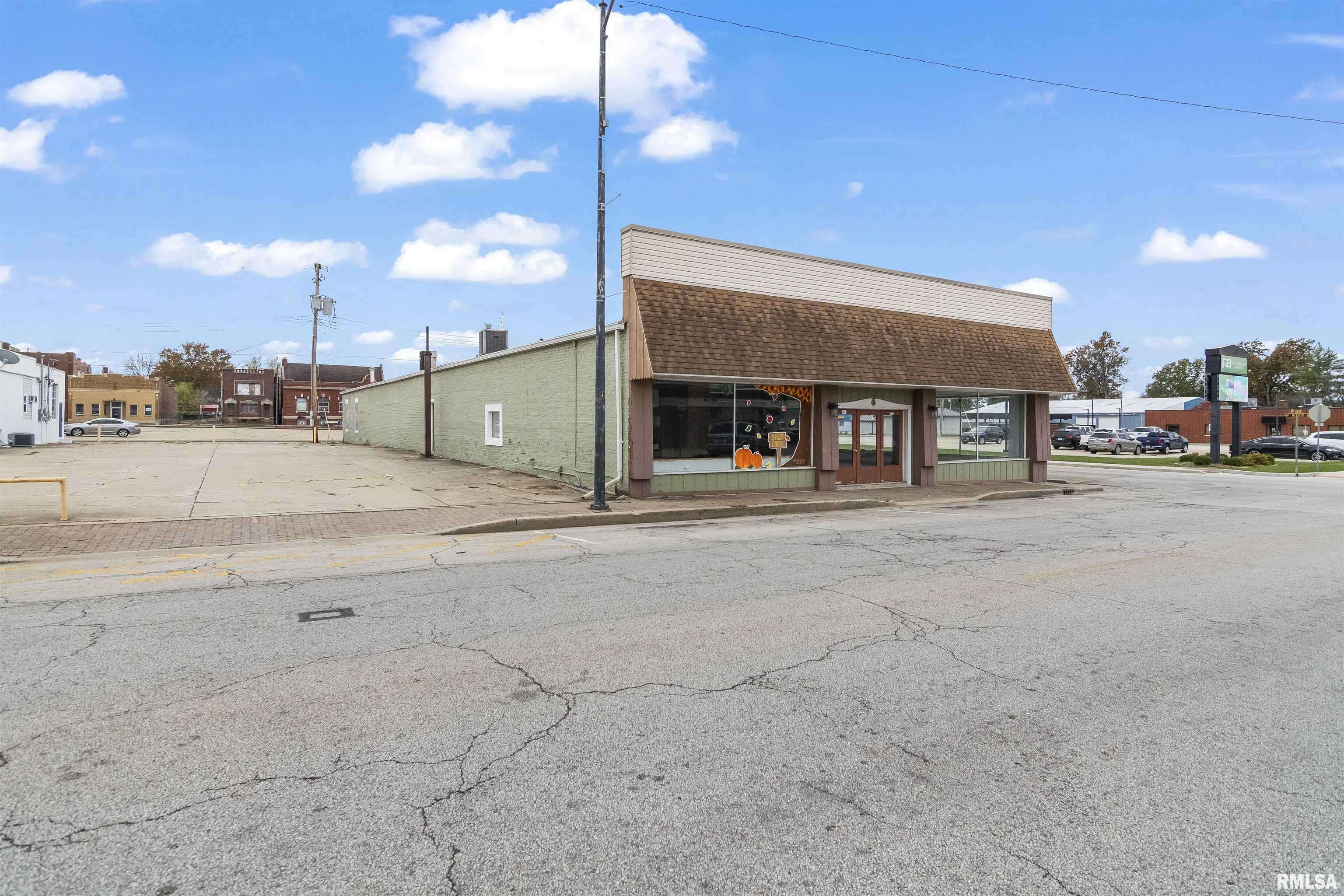 Taylorville, IL 62568,222 W Main Cross ST