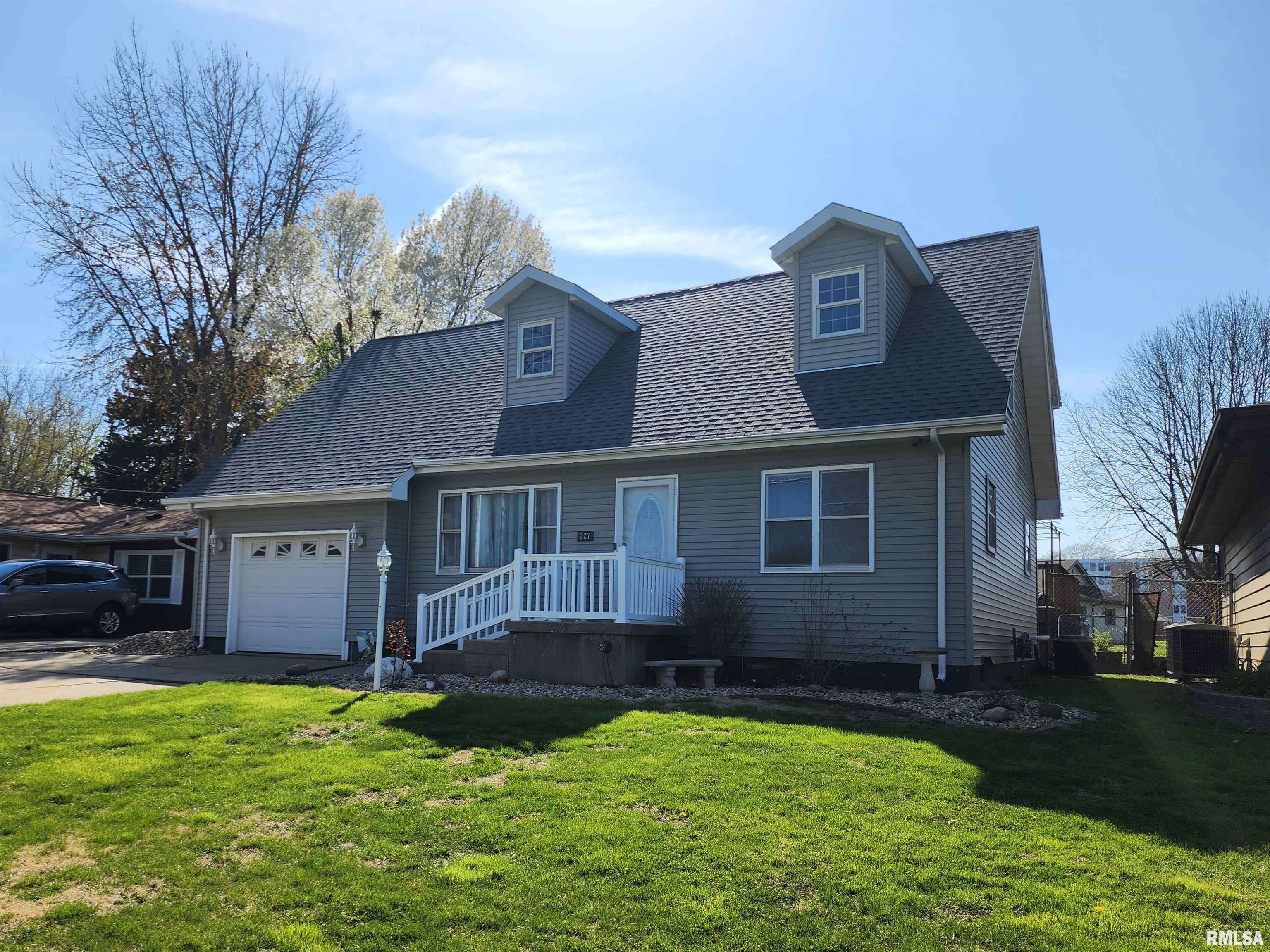 Lincoln, IL 62656-9999,227 PALMER AVE