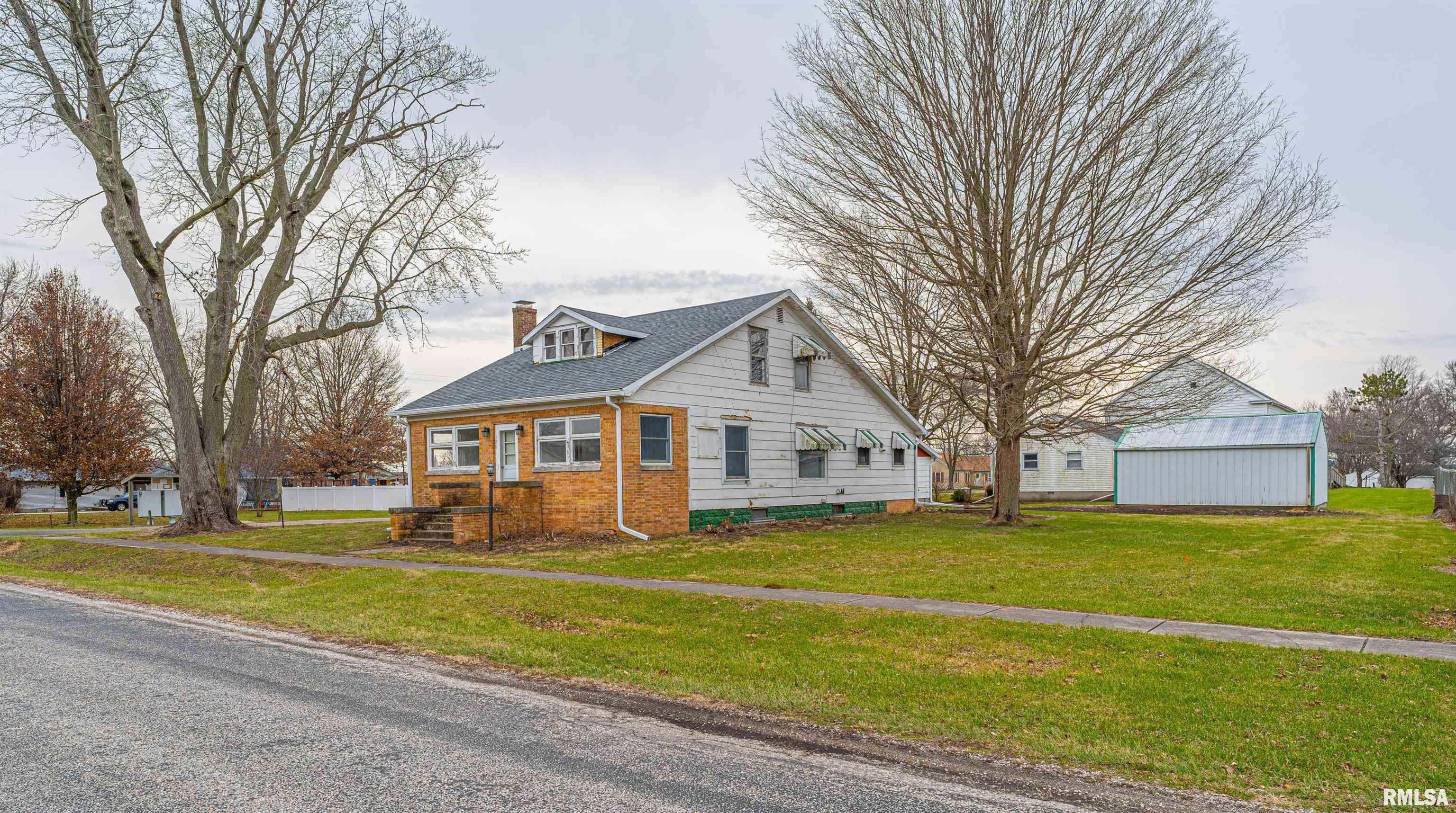 Broadwell, IL 62634,120 E OAK ST