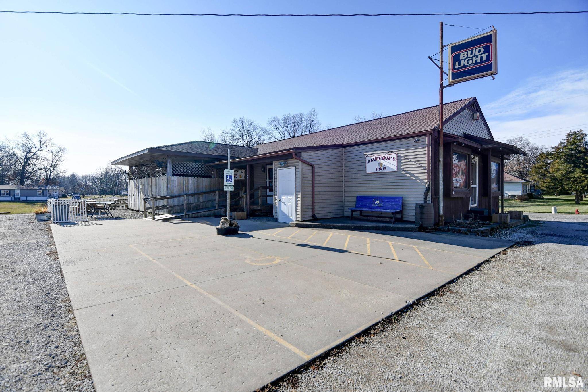 Taylorville, IL 62568,104 W Taylorville RD