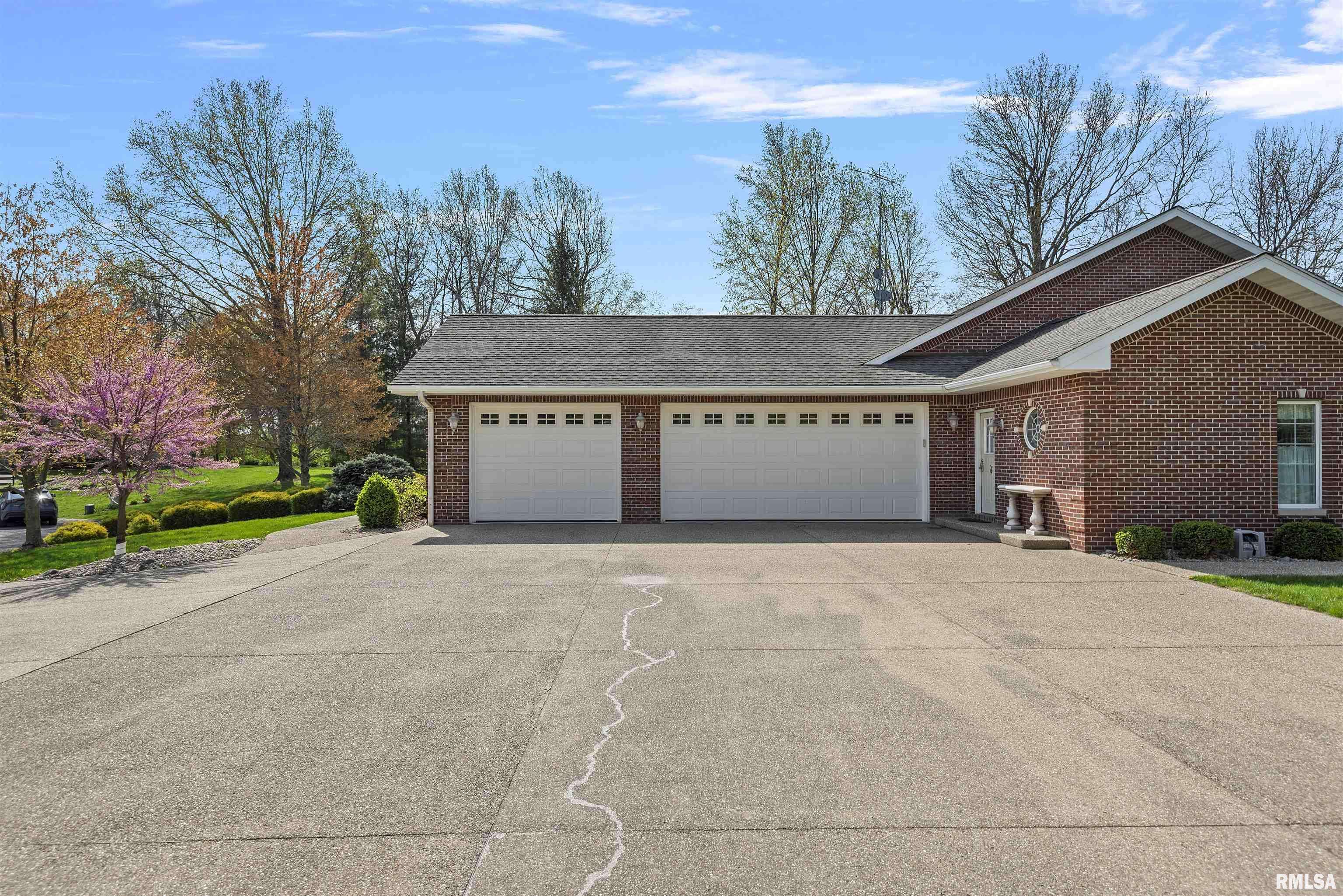 Taylorville, IL 62568,324 BEECHWOOD DR