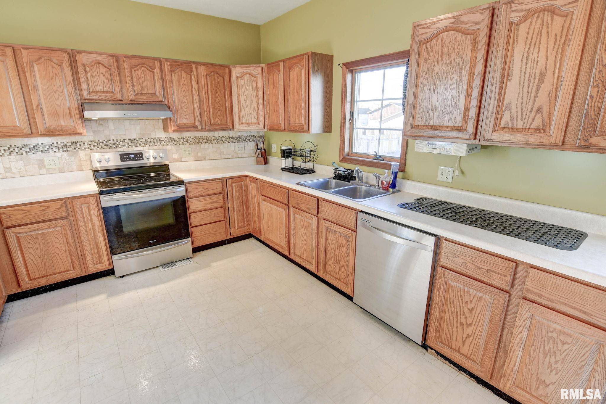 Taylorville, IL 62568,419 E MARKET ST