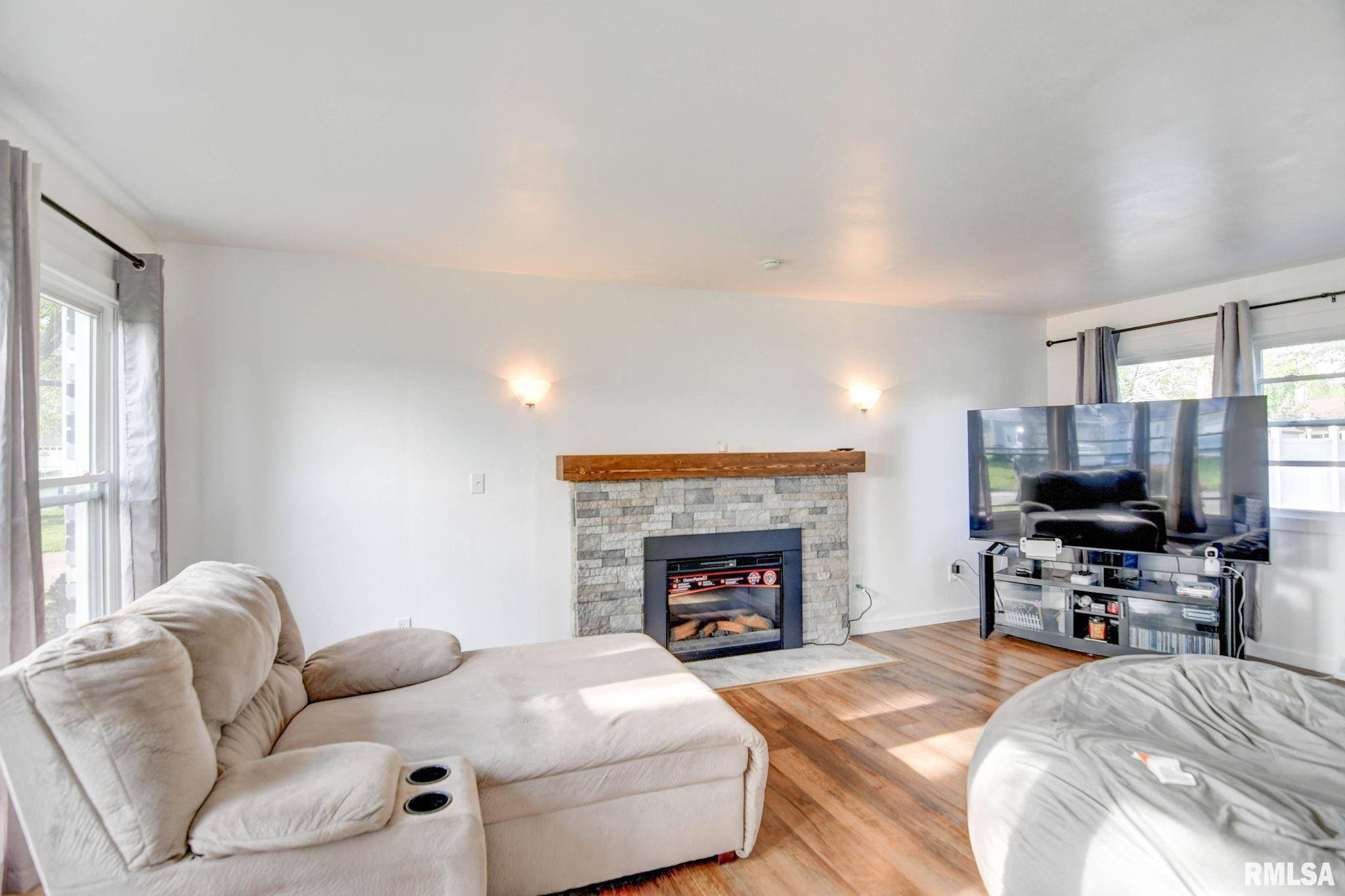 Chatham, IL 62629,312 CARRIE LN