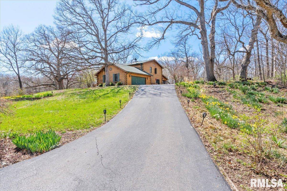 Athens, IL 62613,24210 Burr Oaks LN