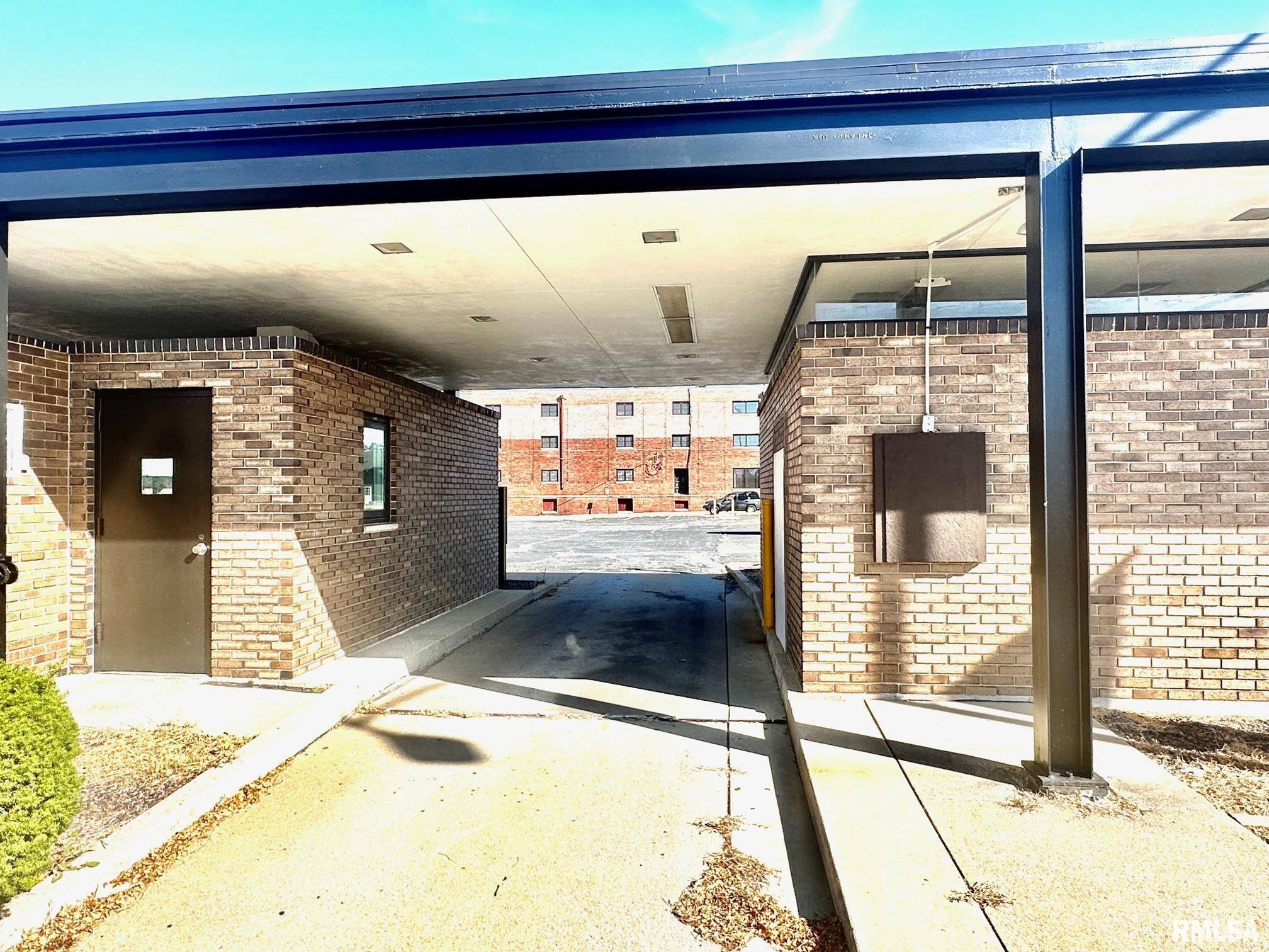 Jacksonville, IL 62650,300 N MAIN ST