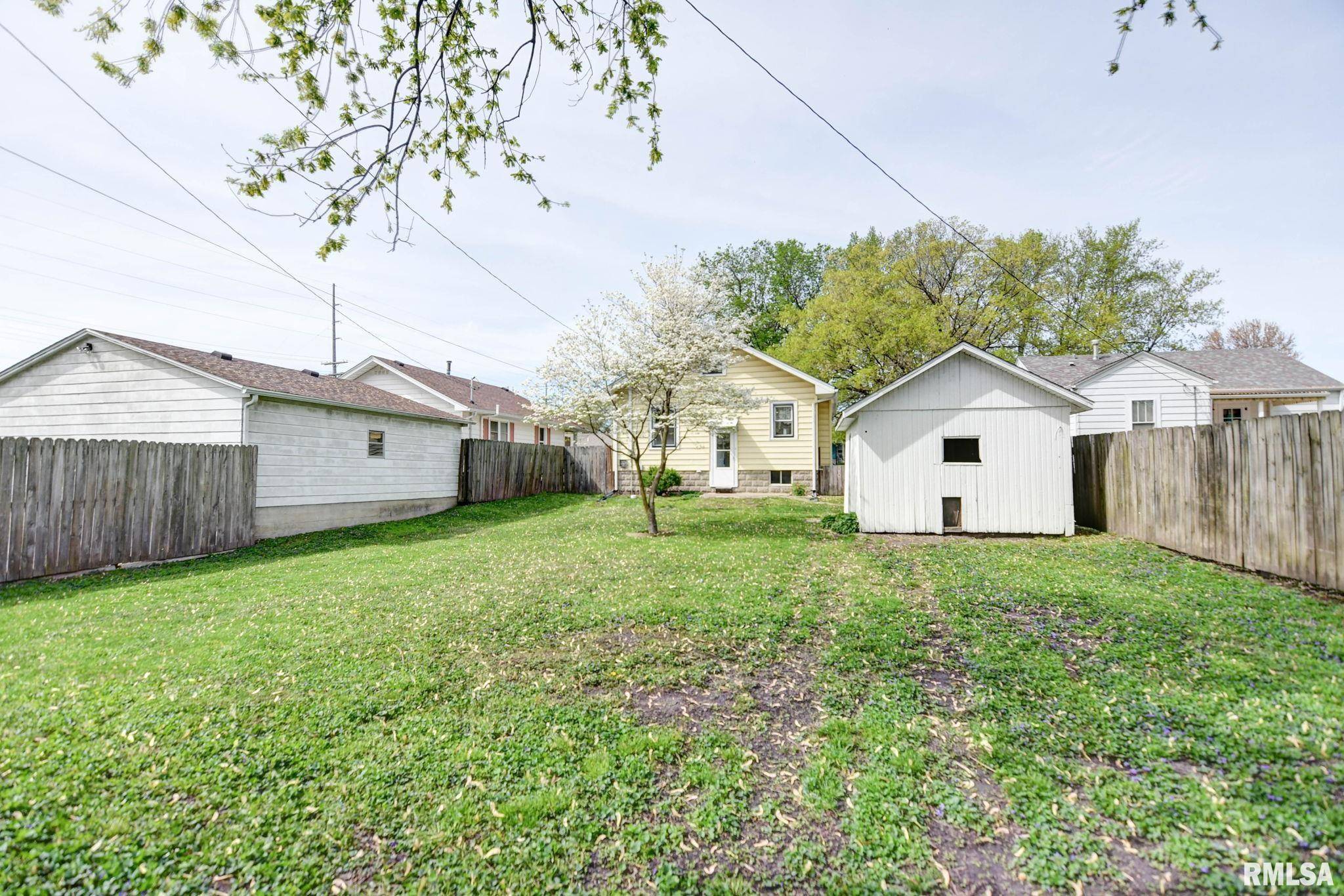 Taylorville, IL 62568,916 W PARK BLVD