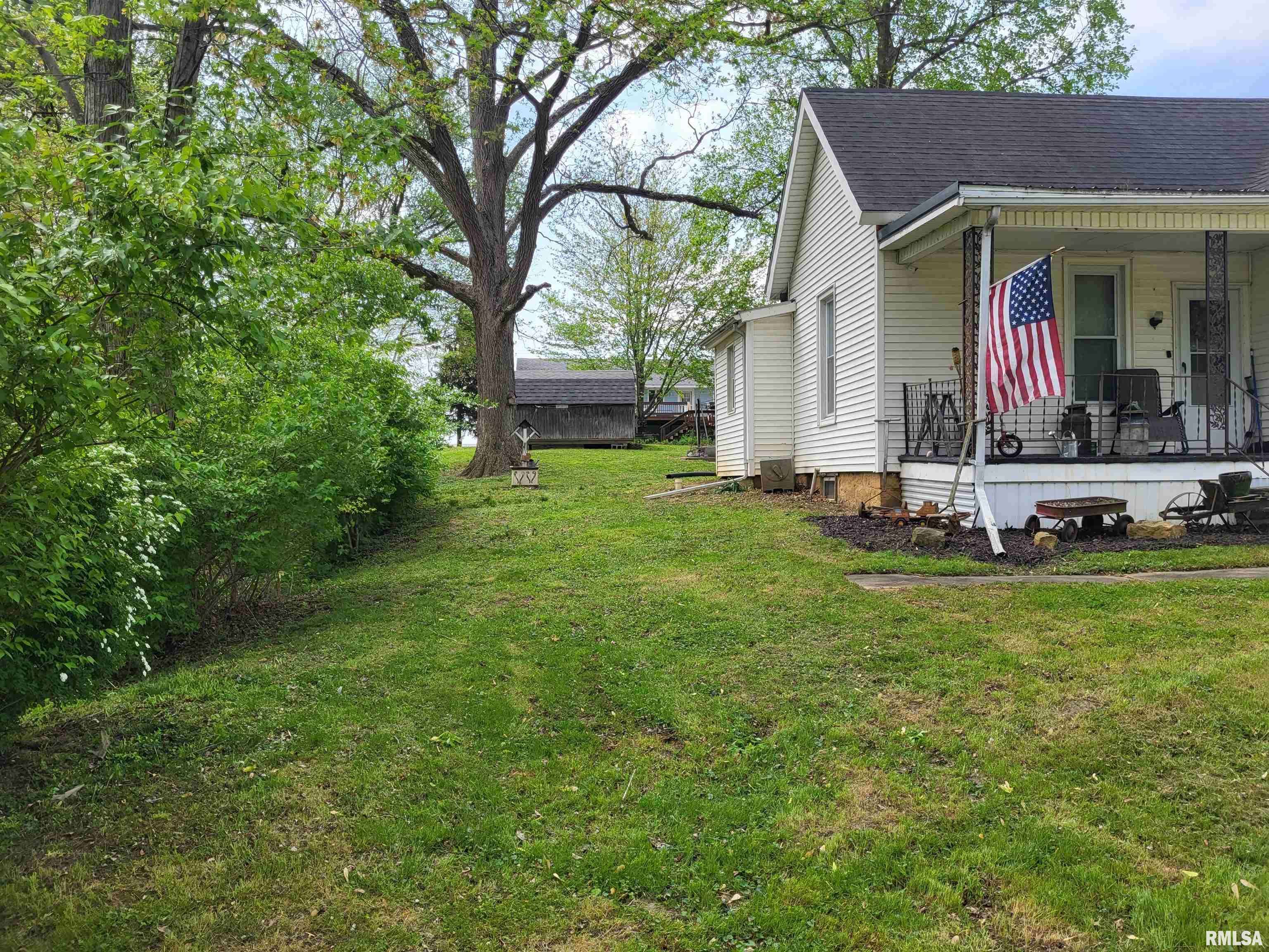 Versailles, IL 62378,326 W 2ND ST