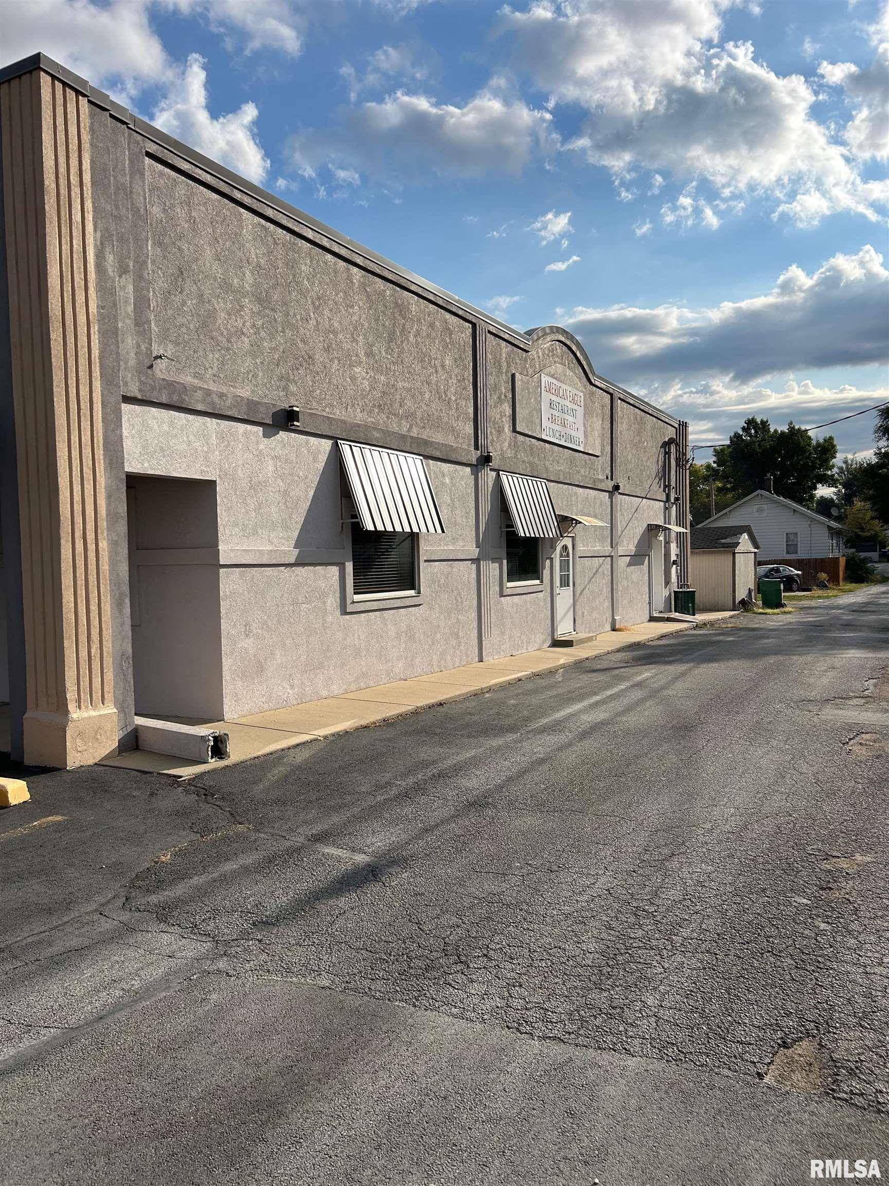 Taylorville, IL 62568,102 E PARK ST