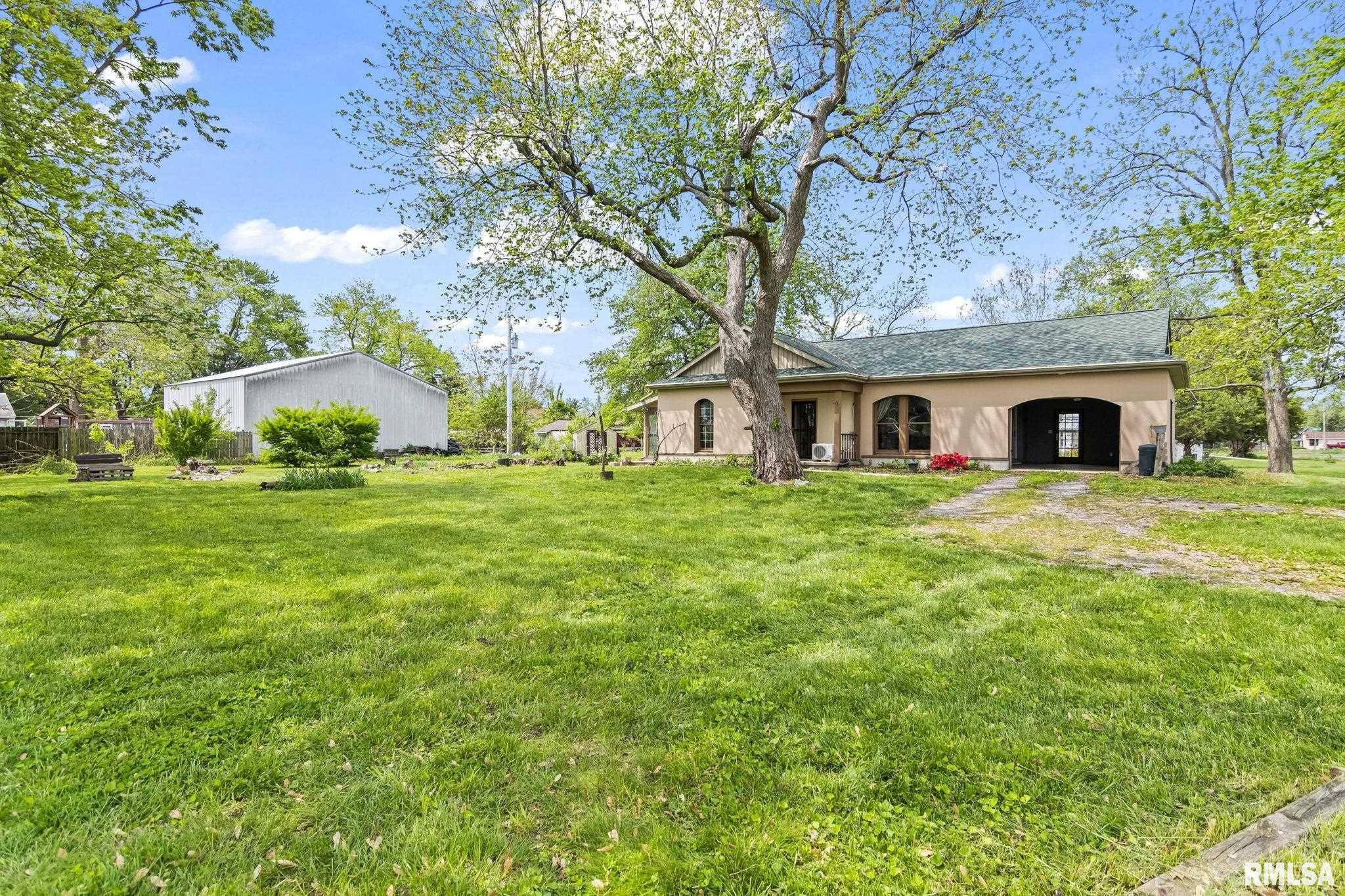 Loami, IL 62661,402 Carson ST