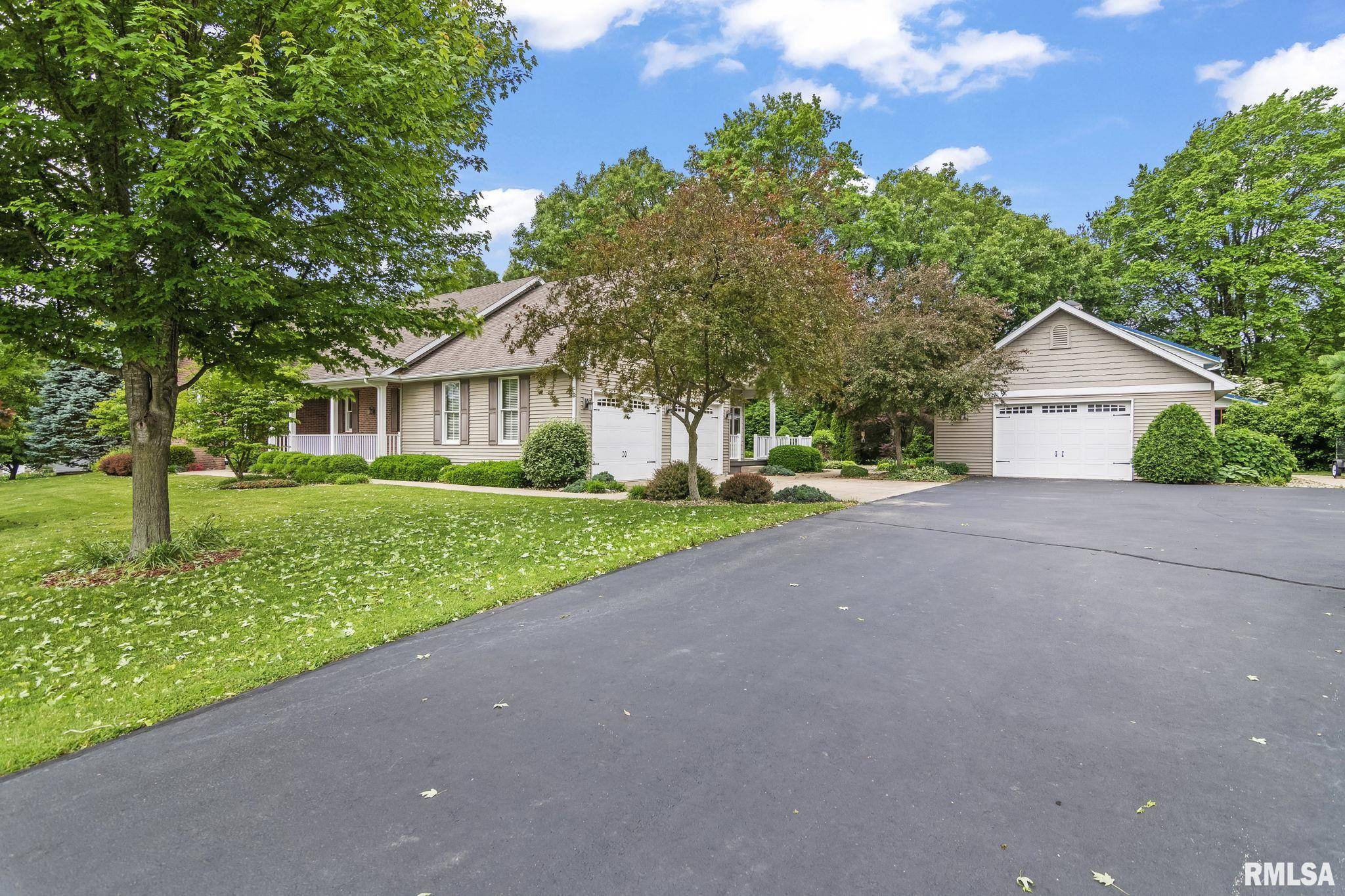 New Berlin, IL 62670,1625 Grace Ridge RD