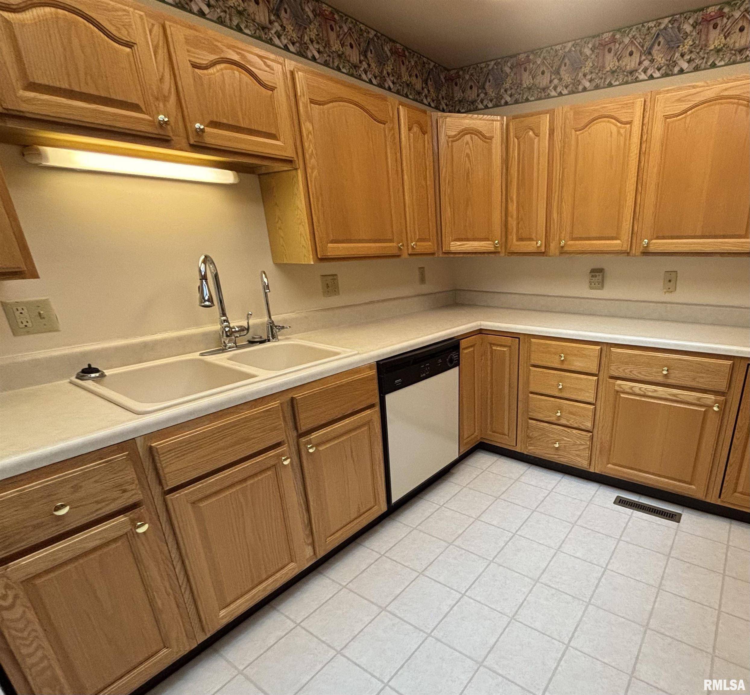 Galesburg, IL 61401,617 CYPRESS LN