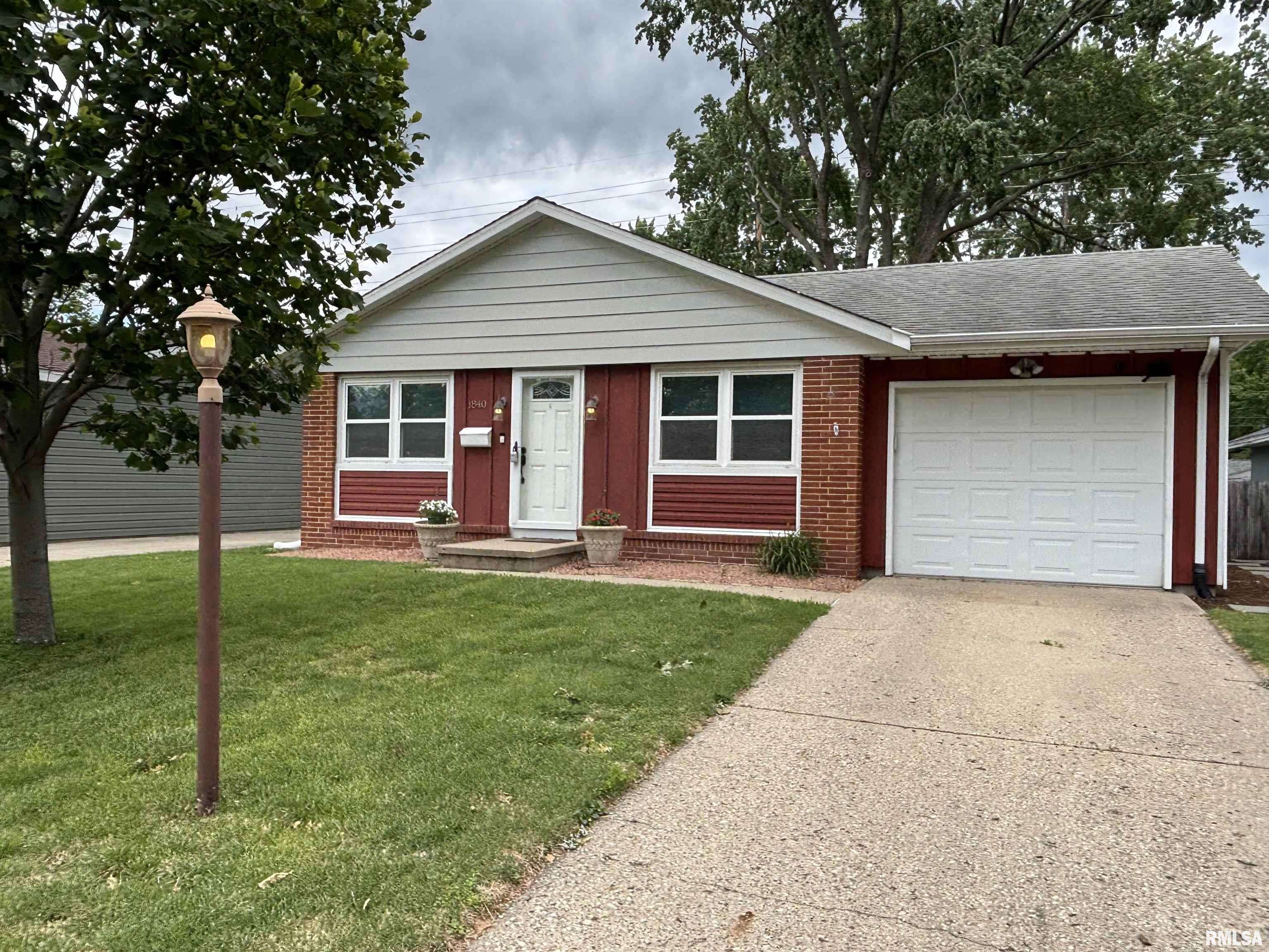 Springfield, IL 62702,1840 CAMDEN RD