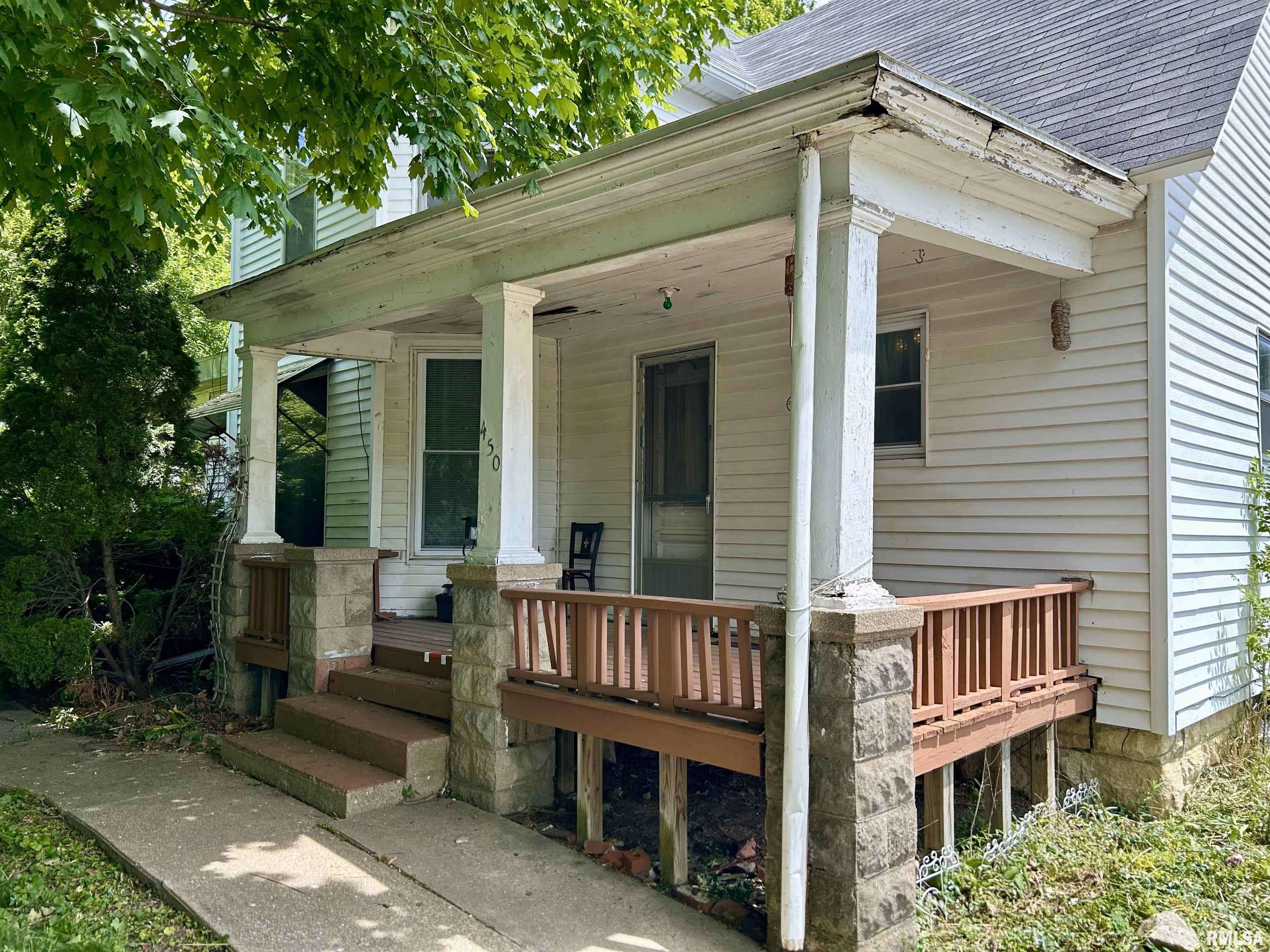 Waverly, IL 62692,450 S PEARL ST