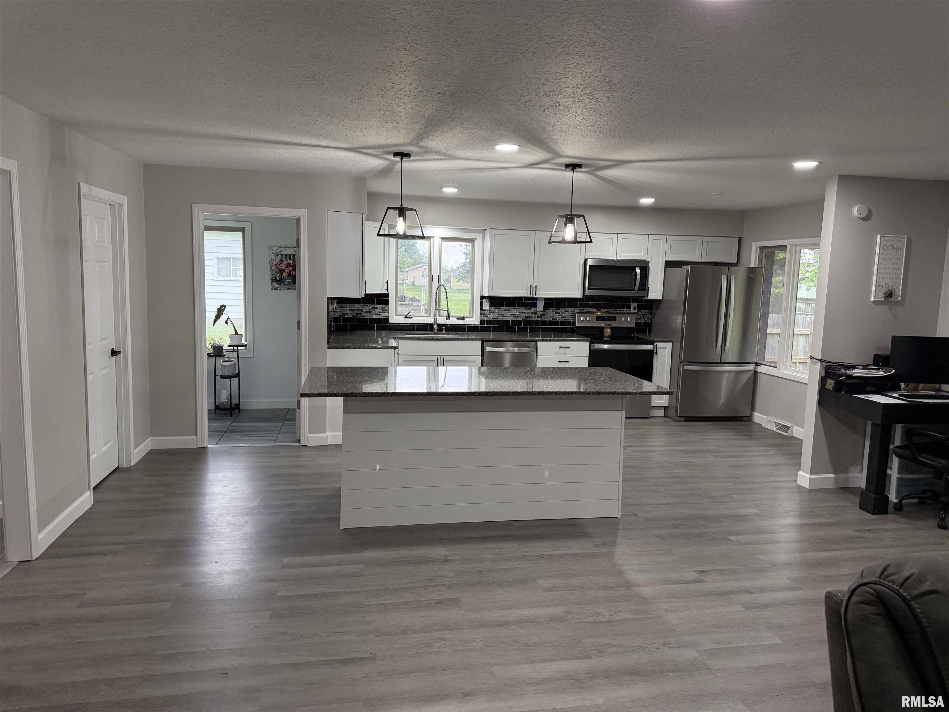 Taylorville, IL 62568,1352 N LAWRENCE AVE