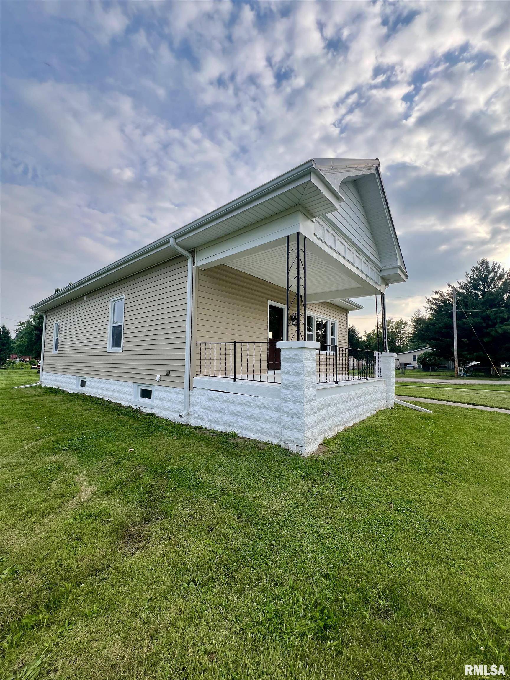 Camp Point, IL 62320,111 W Prairie ST