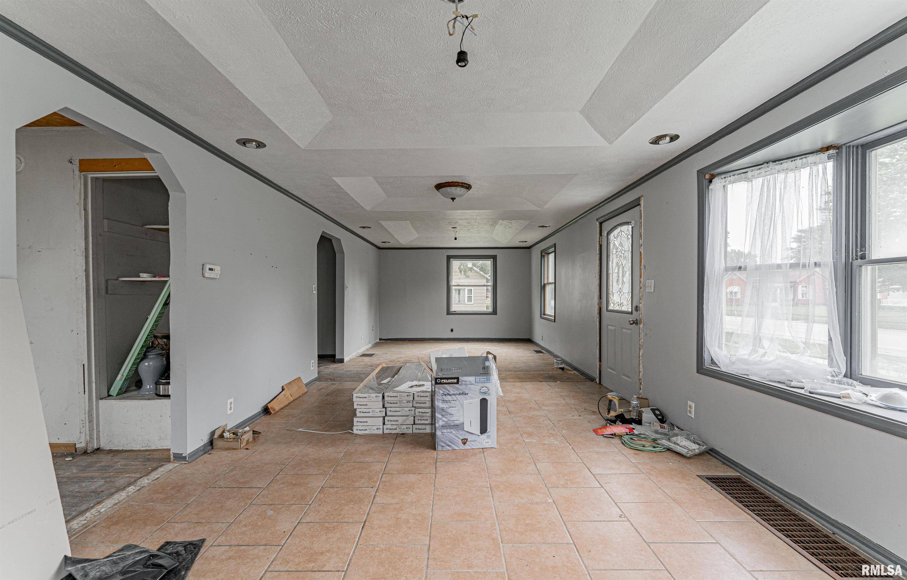 New Holland, IL 62671,202 N PEORIA ST