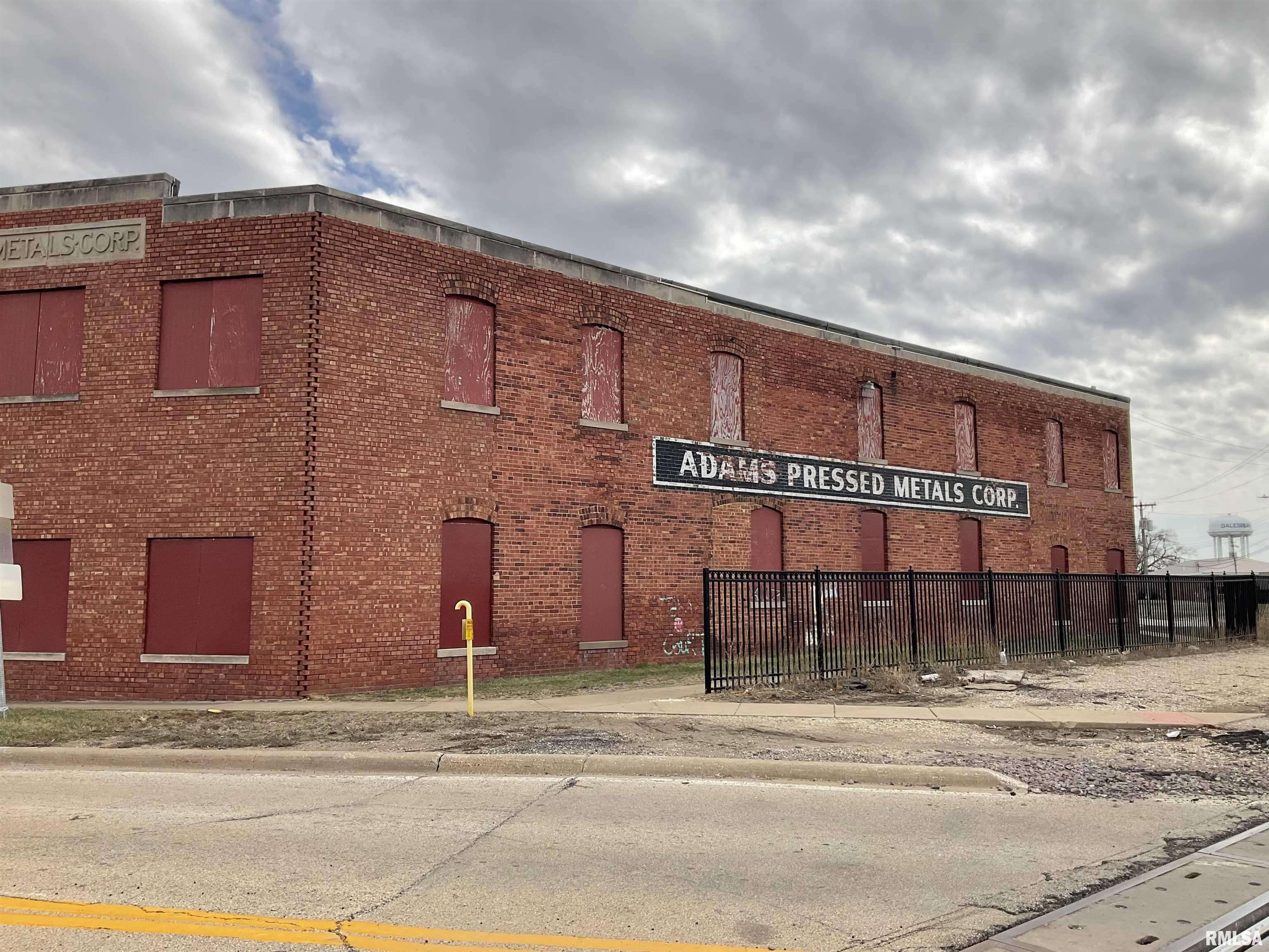 Galesburg, IL 61401,524 MULBERRY ST