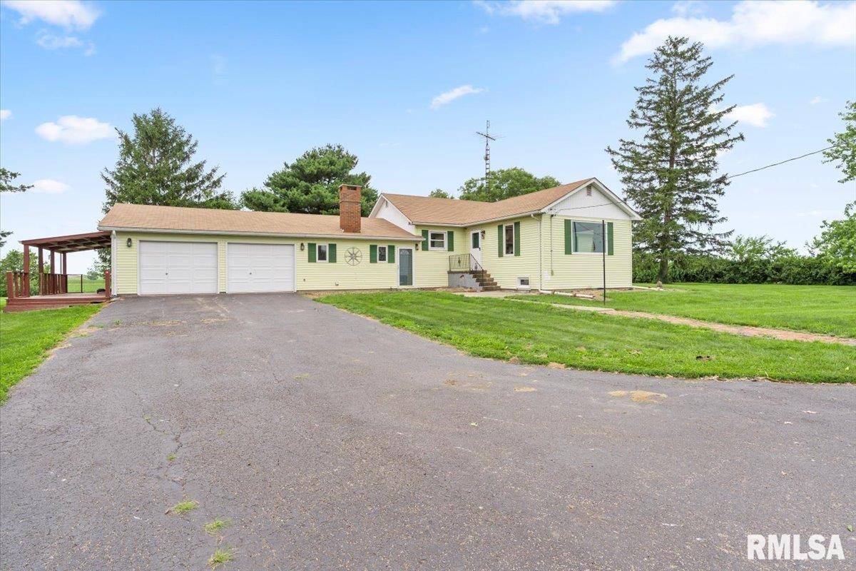 Girard, IL 62640,240 Mine AVE