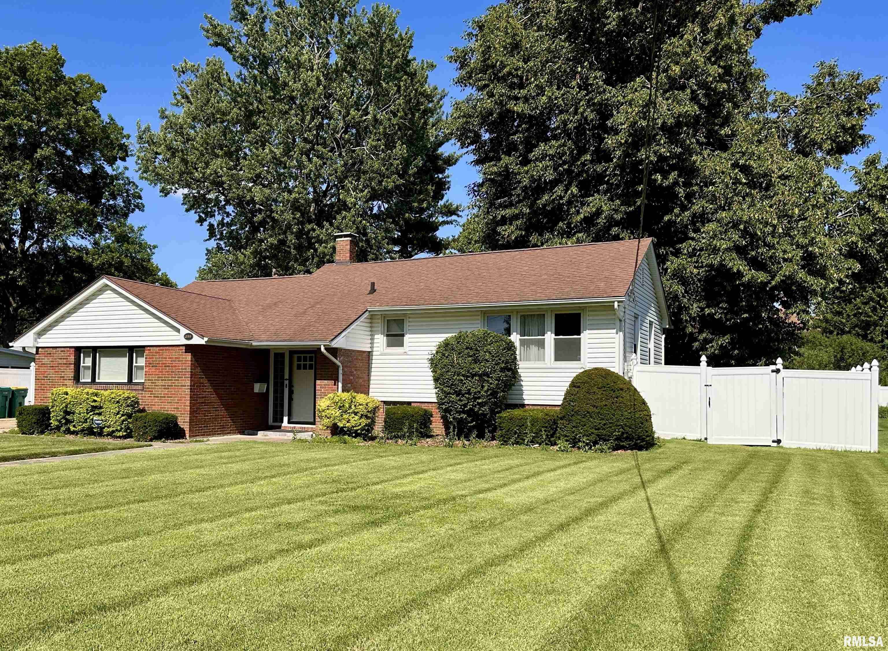 Galesburg, IL 61401,899 MONROE ST