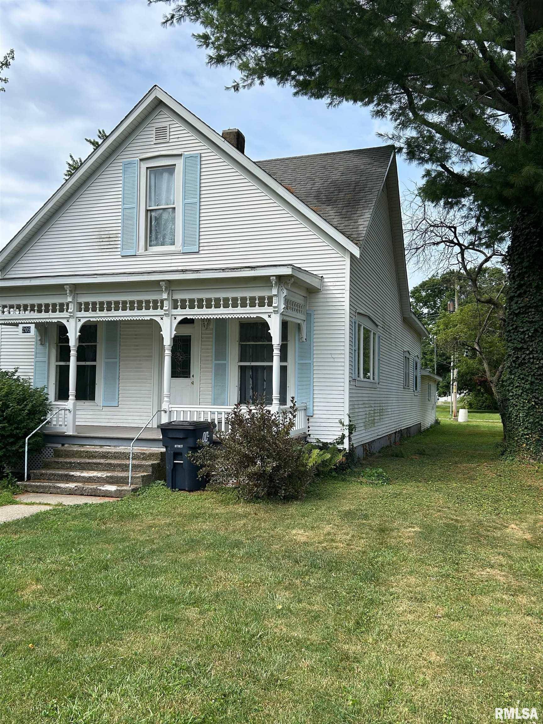 Raymond, IL 62560,209 W BROAD ST