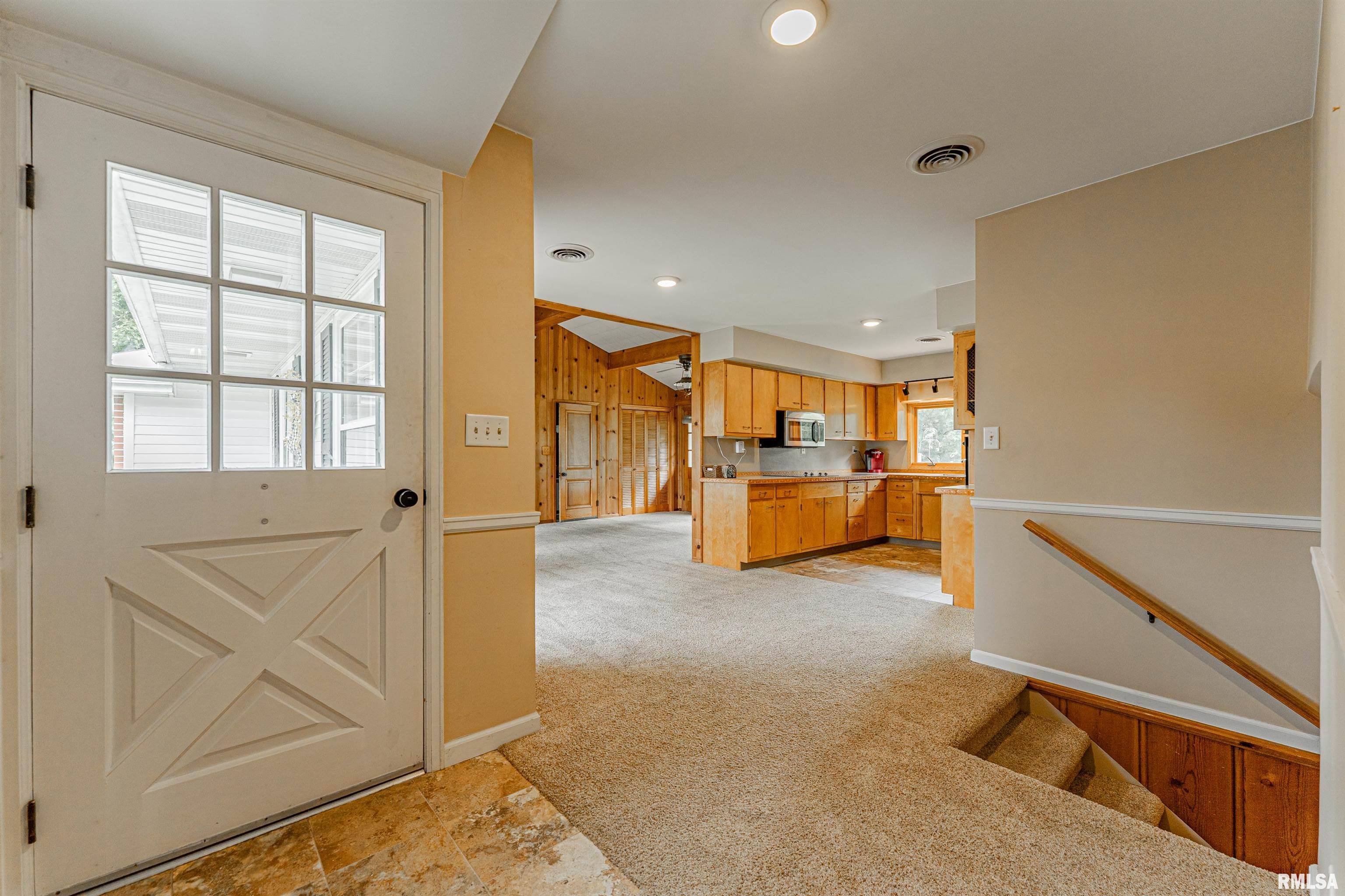 Elkhart, IL 62634,204 KENNEDY RD