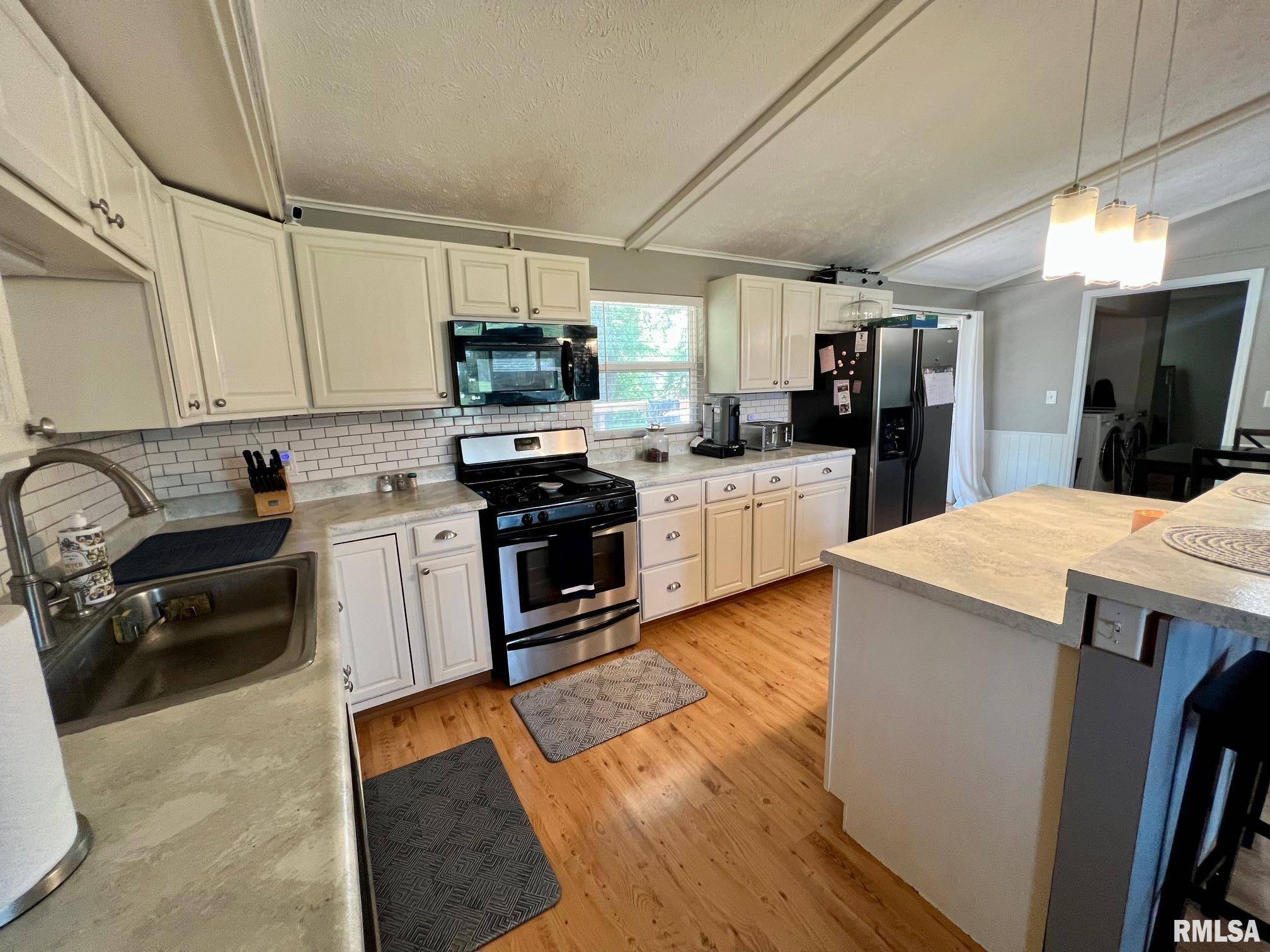 Petersburg, IL 62675,465 JUNIPER DR