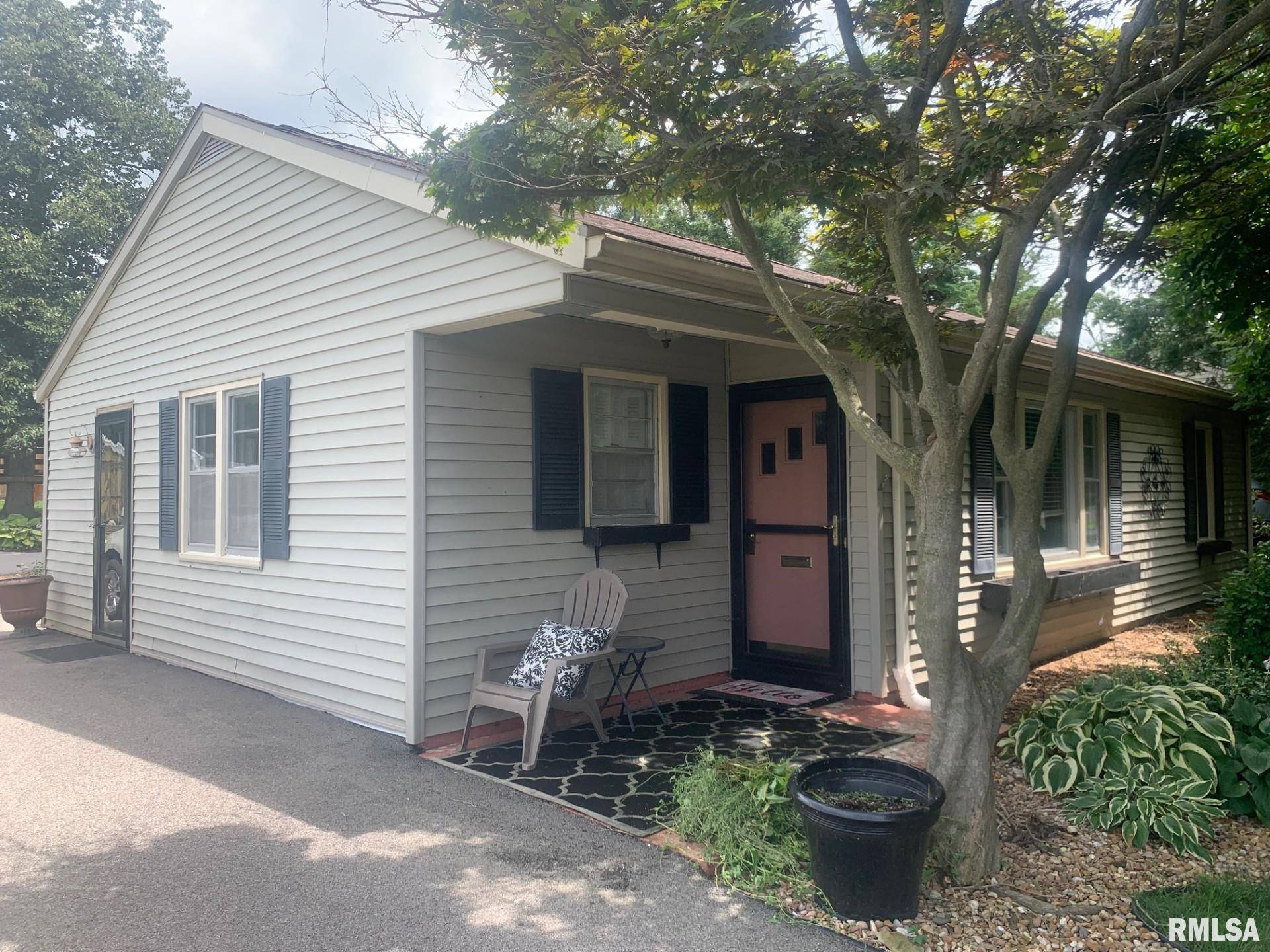 Jacksonville, IL 62650,206 S GRAND AVE